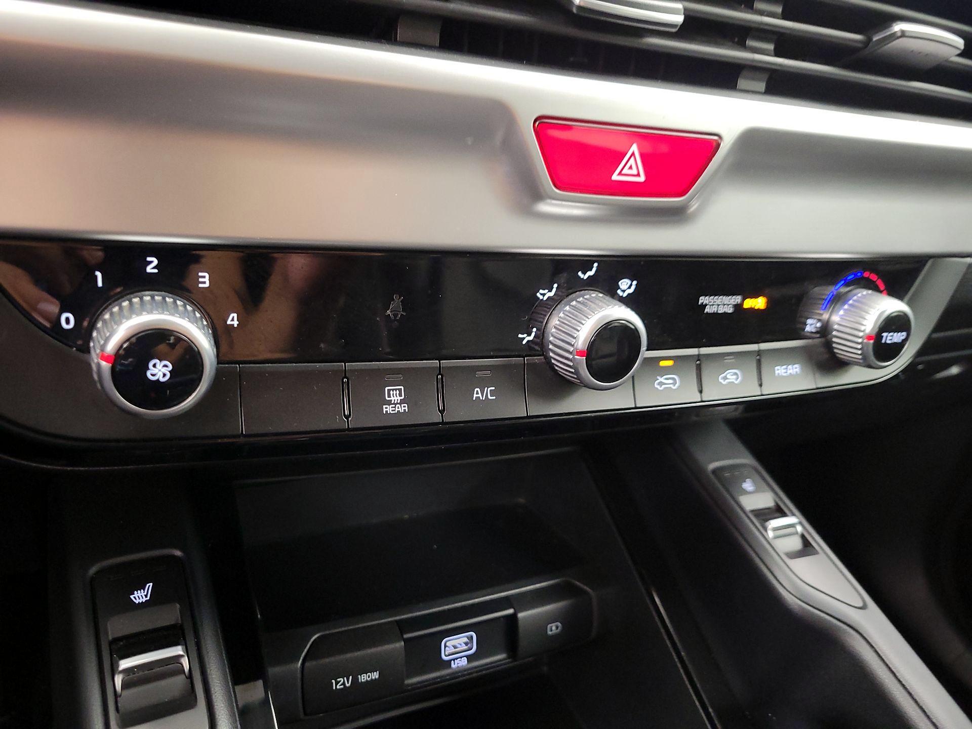 Thumbnail: 2020 Kia Telluride - 16