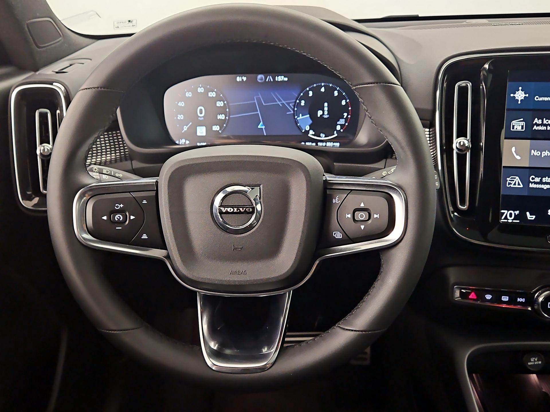 Thumbnail: 2022 Volvo XC40 - 10