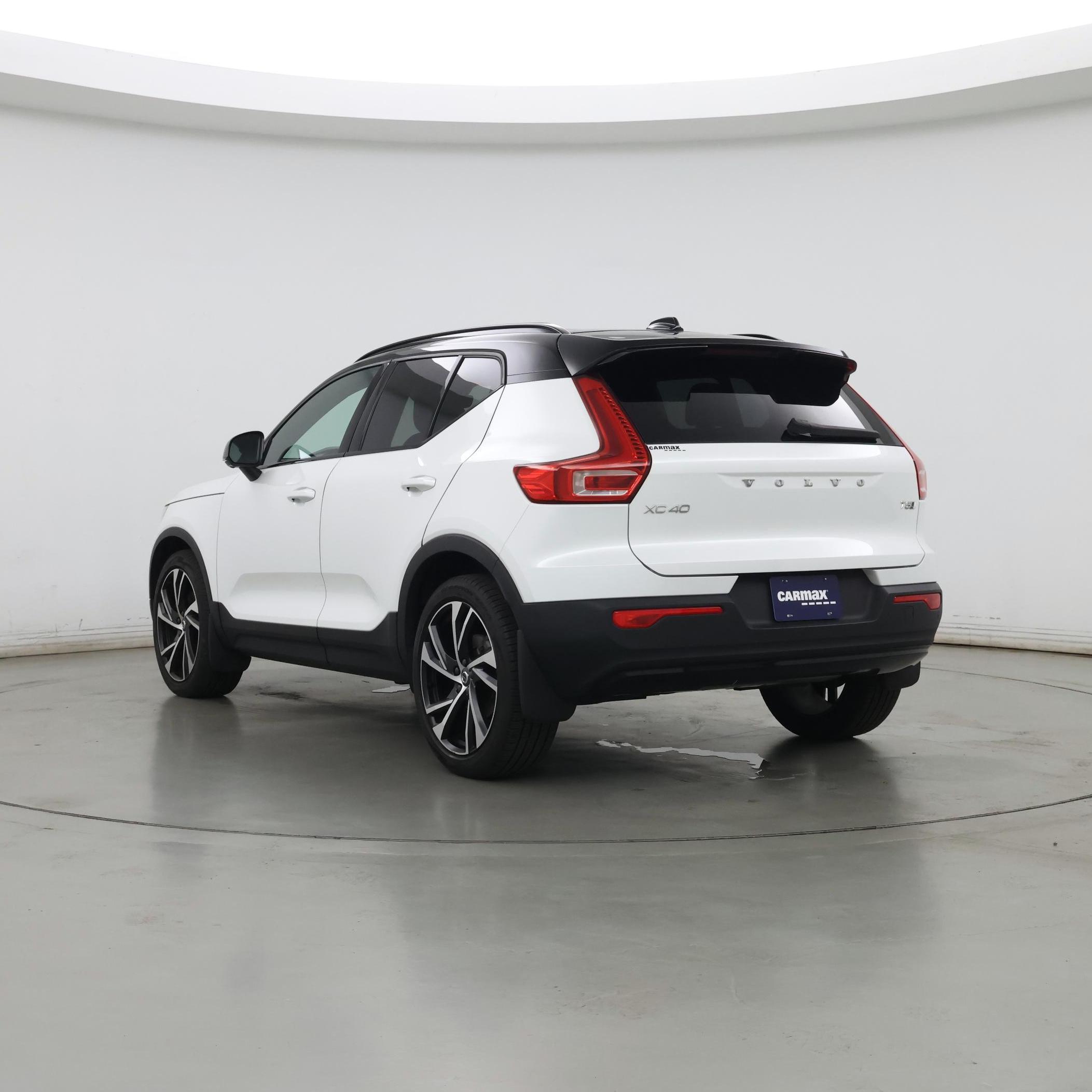 Thumbnail: 2022 Volvo XC40 - 2