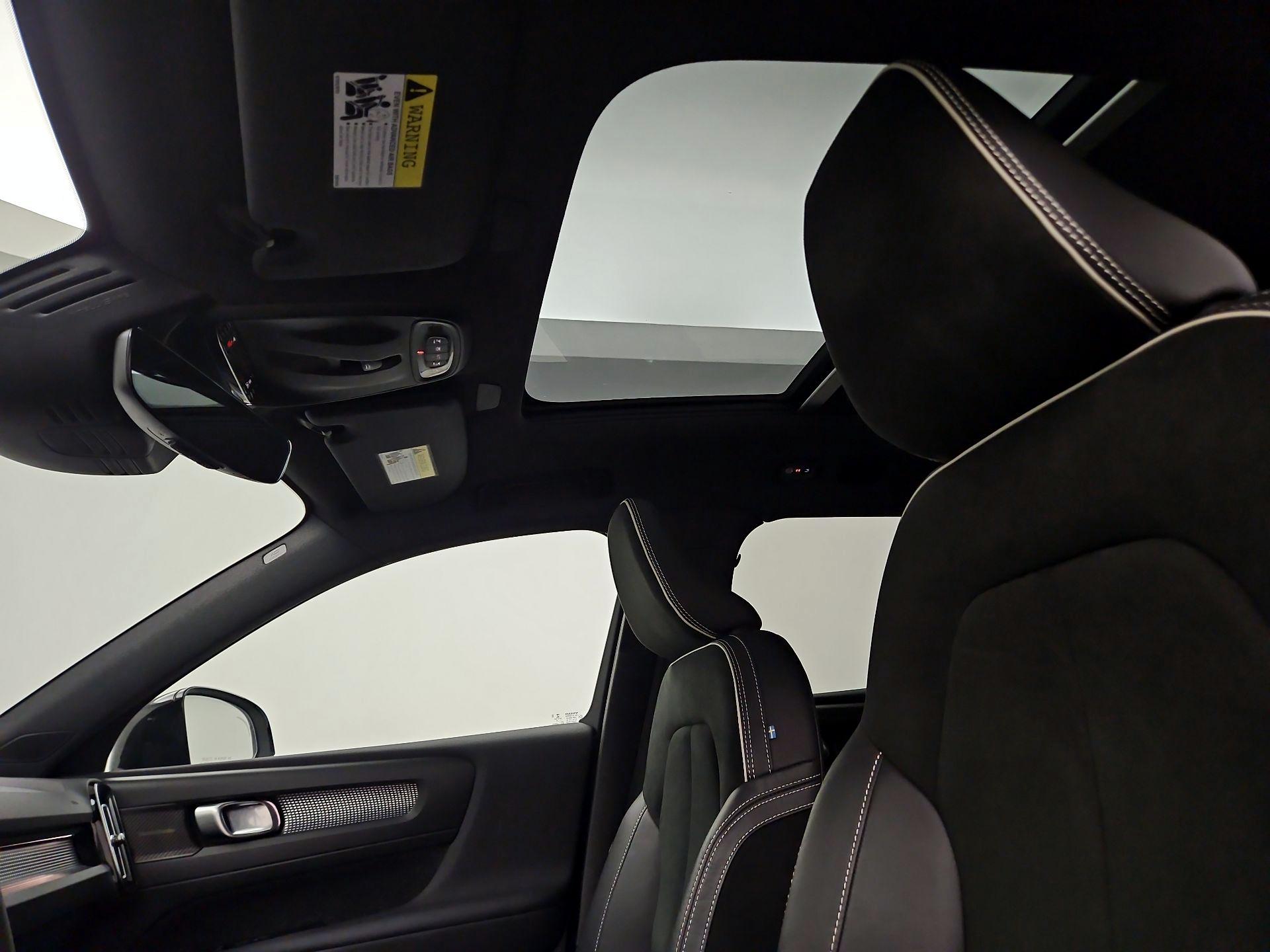 Thumbnail: 2022 Volvo XC40 - 19