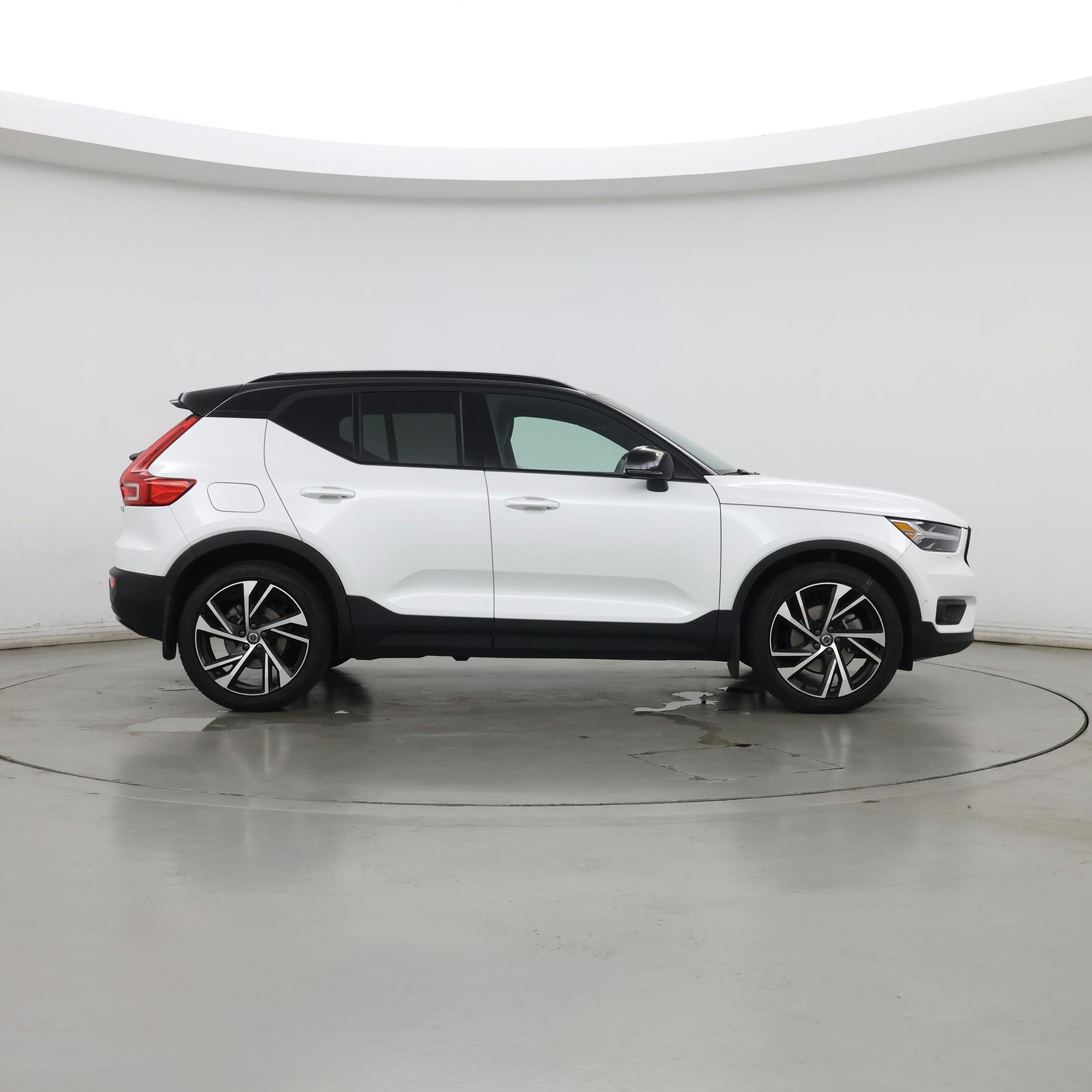 Thumbnail: 2022 Volvo XC40 - 7