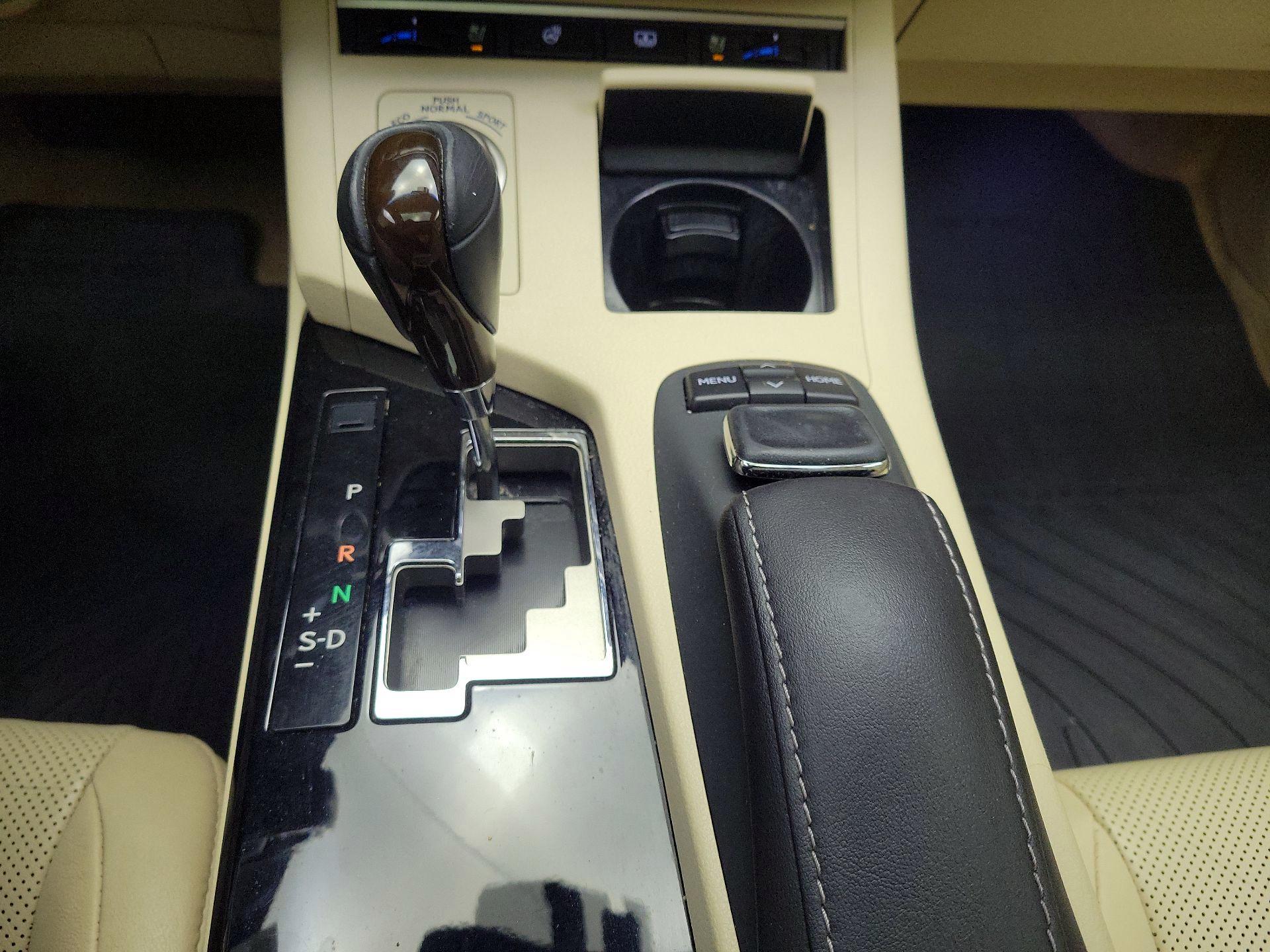 Thumbnail: 2015 Lexus ES - 18