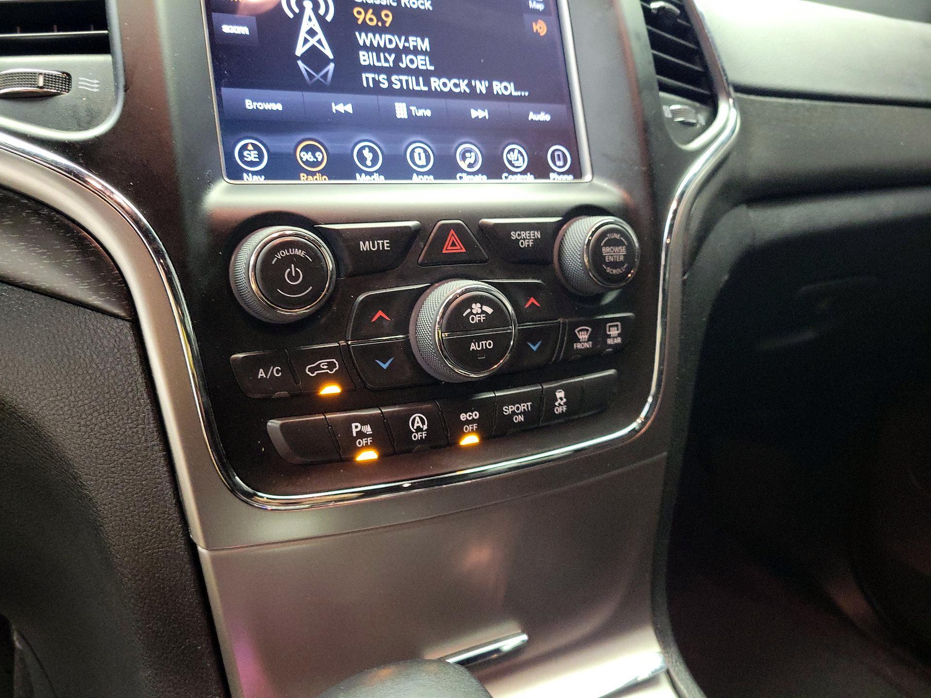 Thumbnail: 2018 Jeep Grand Cherokee - 16