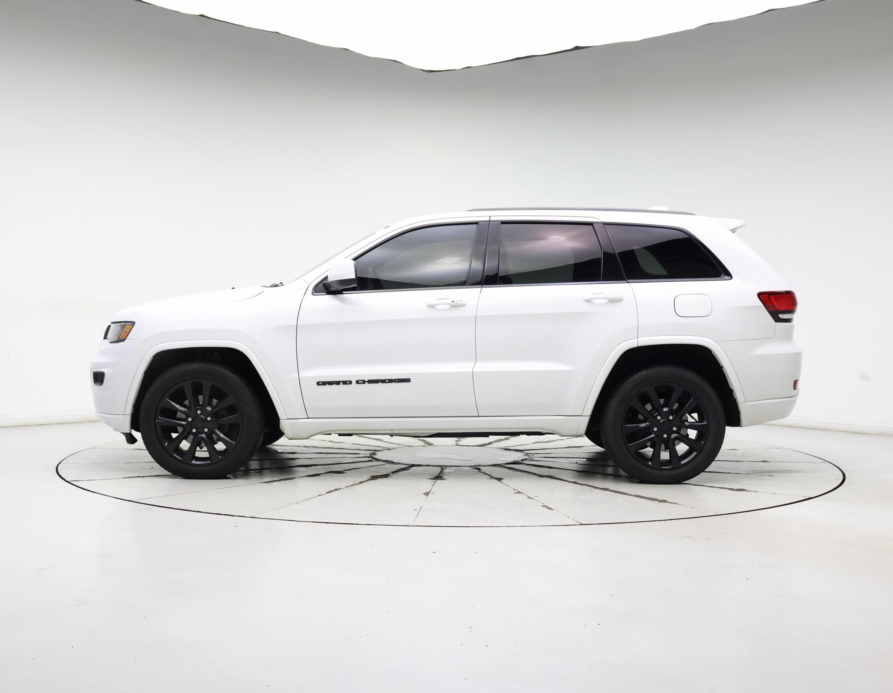 Thumbnail: 2018 Jeep Grand Cherokee - 3