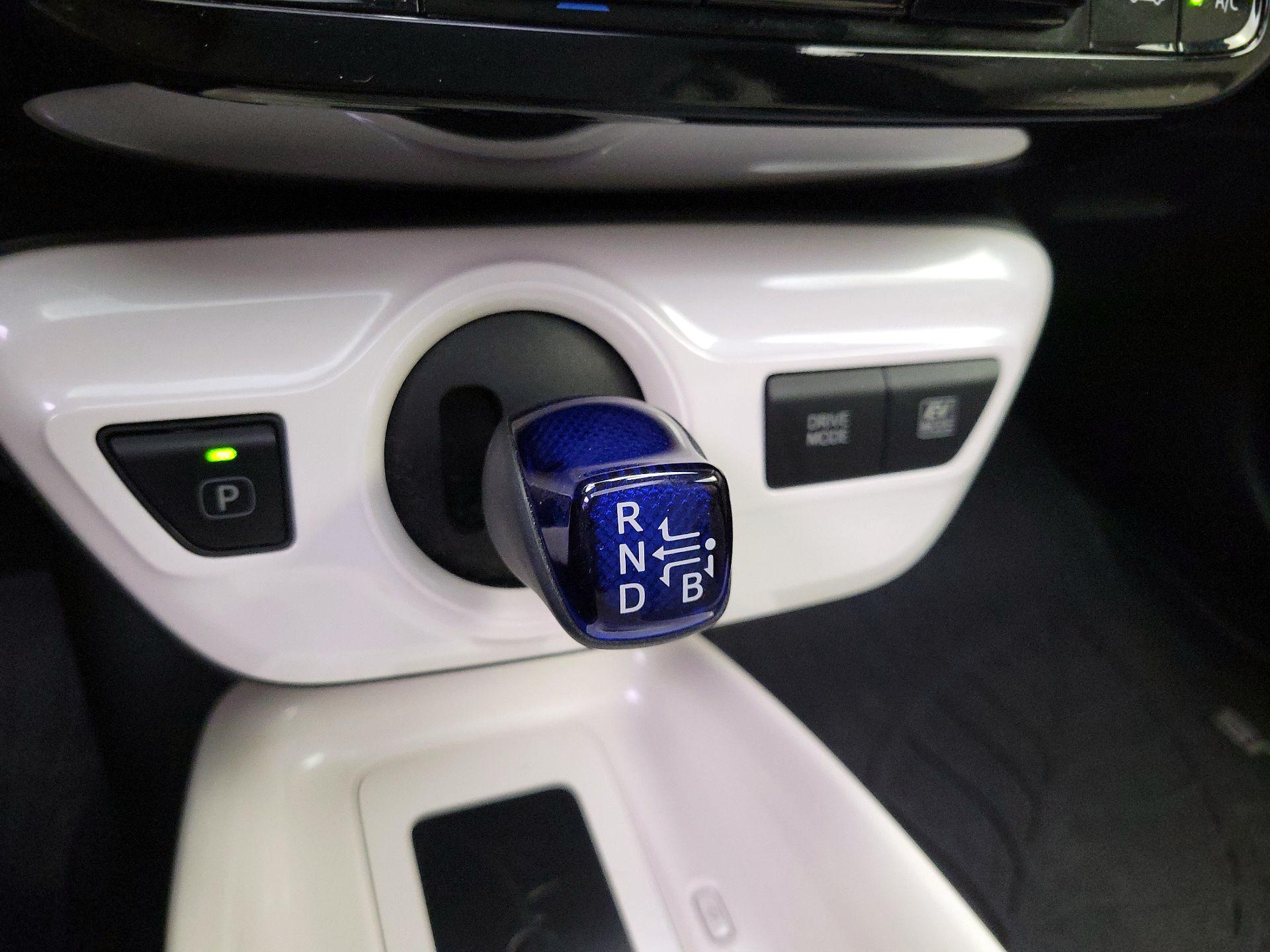 Thumbnail: 2018 Toyota Prius - 18