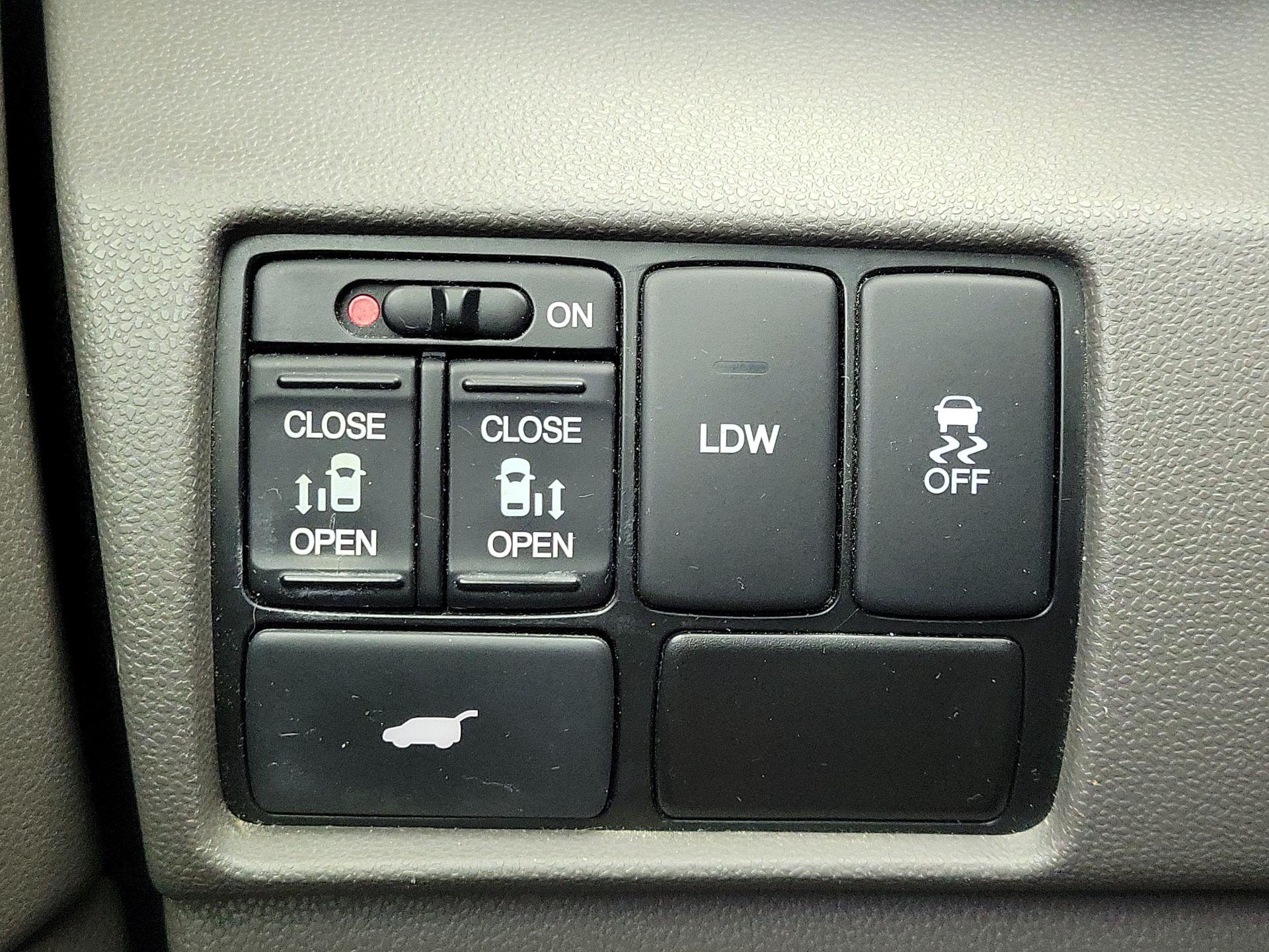 Thumbnail: 2015 Honda Odyssey - 13