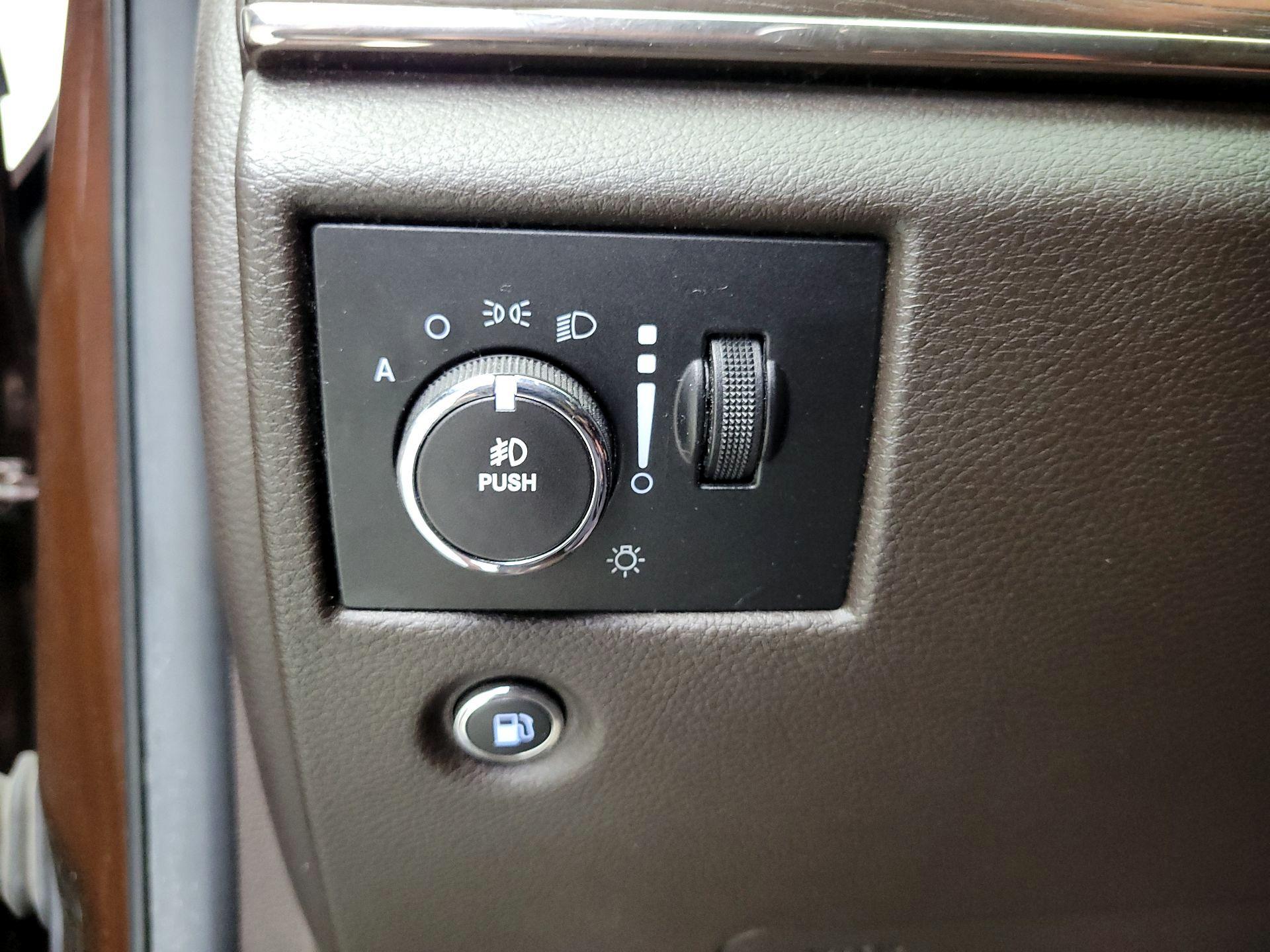 Thumbnail: 2014 Jeep Grand Cherokee - 13
