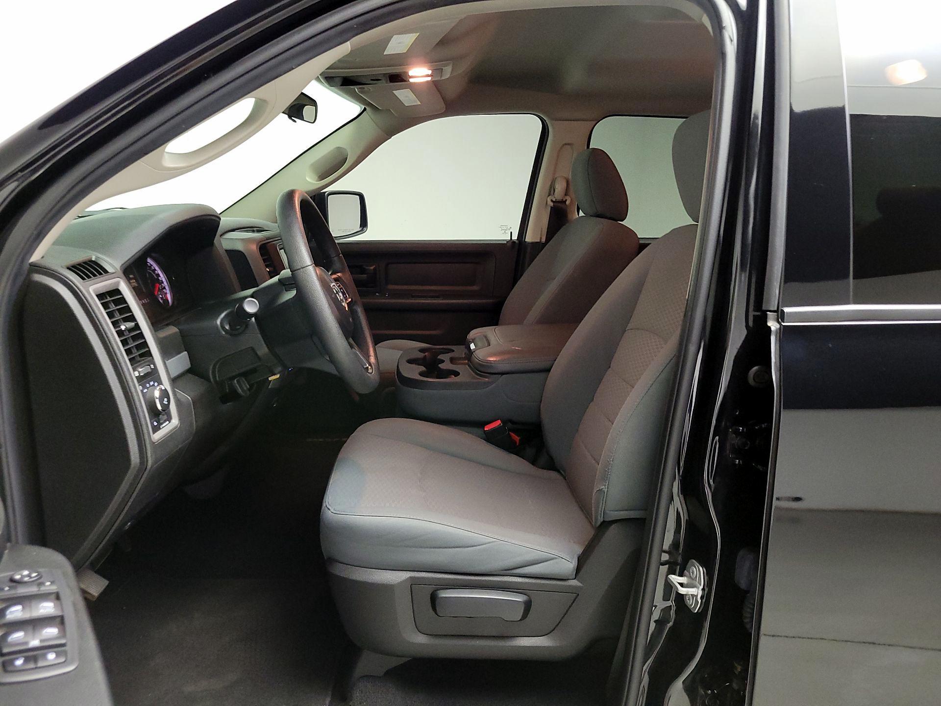 Thumbnail: 2019 RAM 1500 Classic - 11