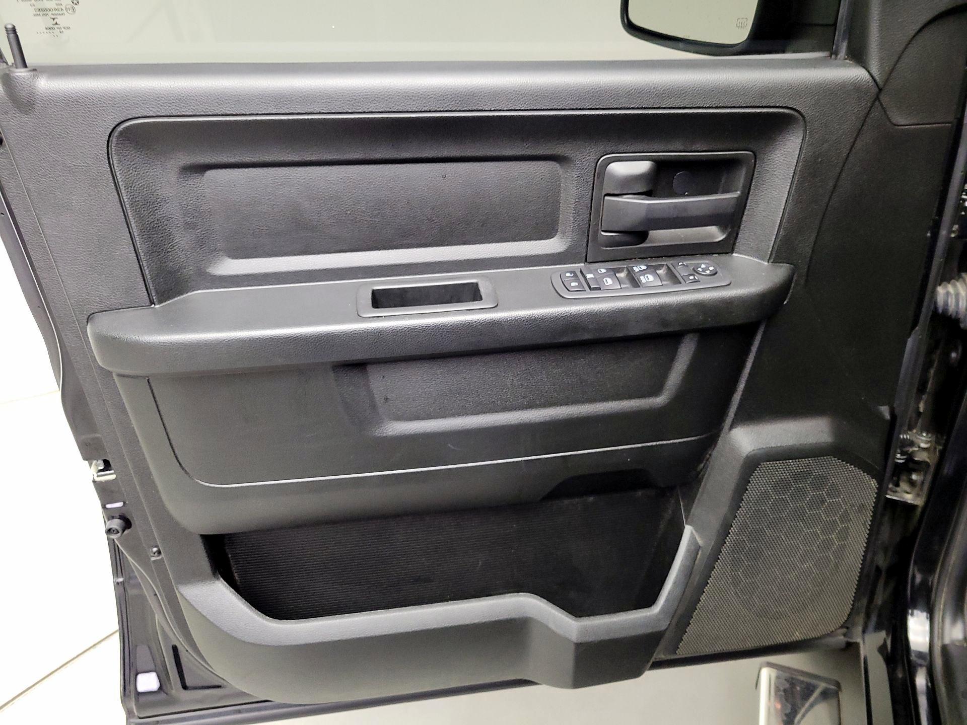 Thumbnail: 2019 RAM 1500 Classic - 12