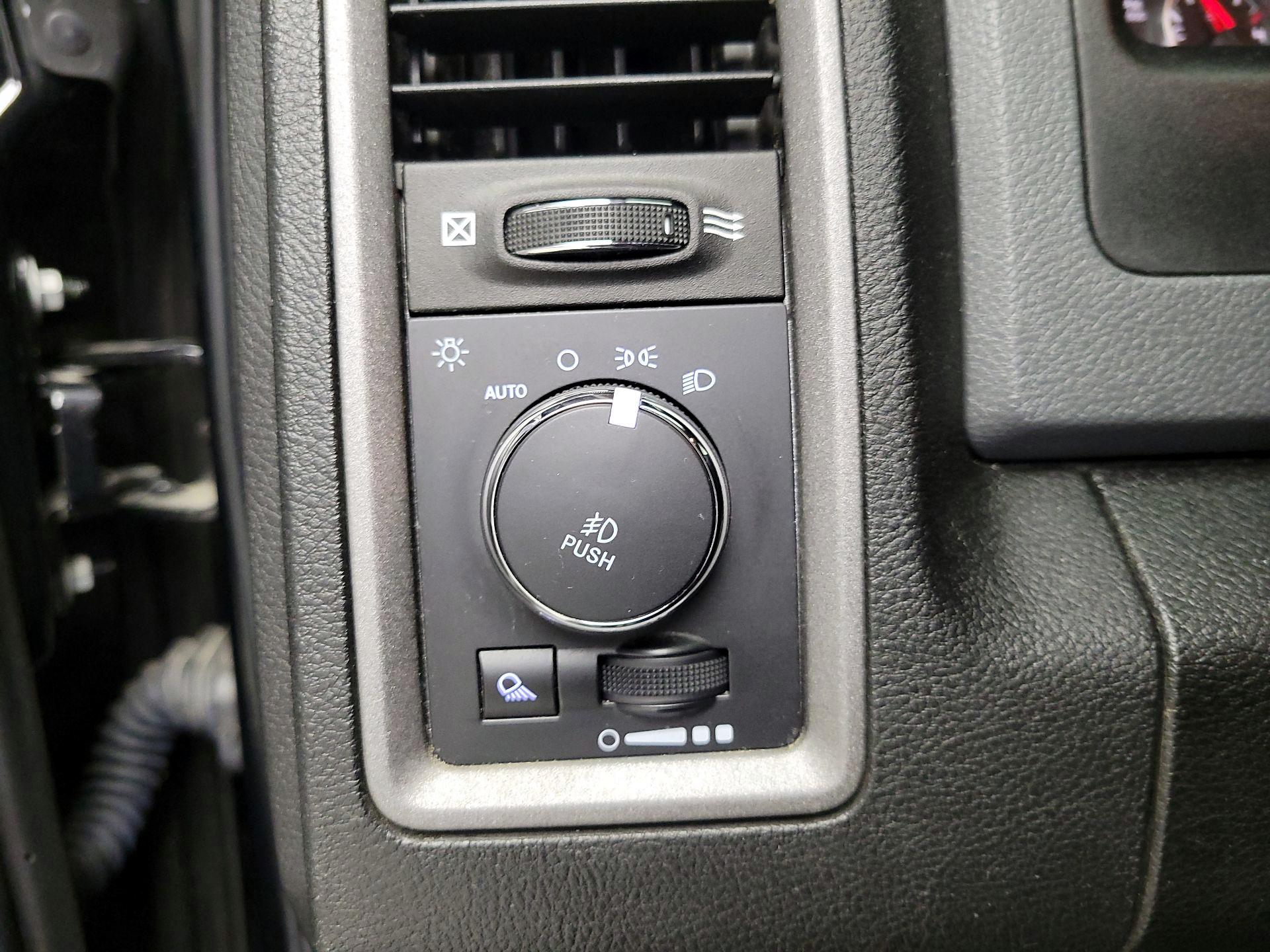 Thumbnail: 2019 RAM 1500 Classic - 13