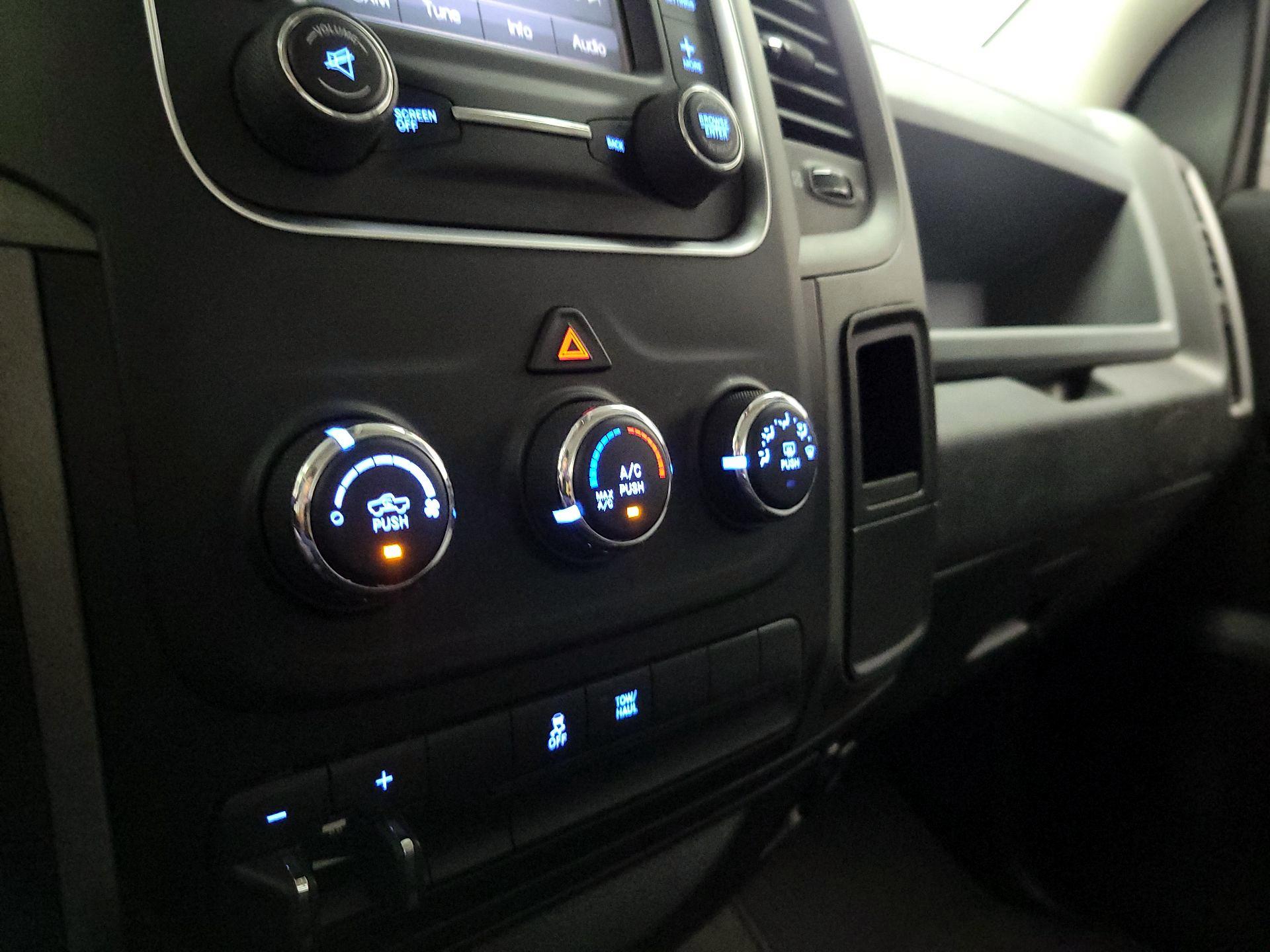Thumbnail: 2019 RAM 1500 Classic - 16