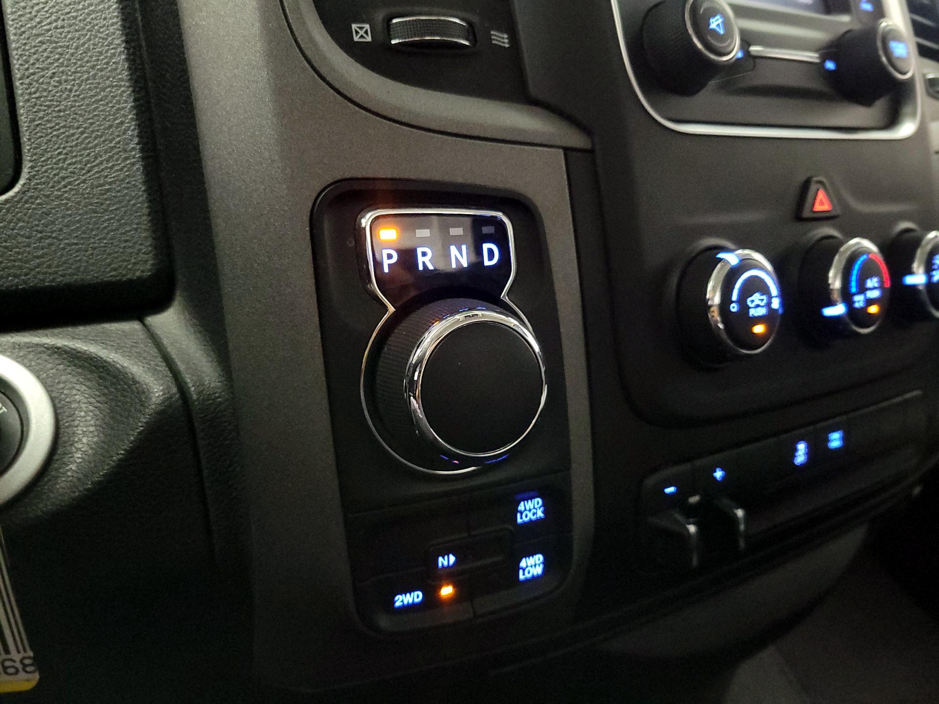 Thumbnail: 2019 RAM 1500 Classic - 17