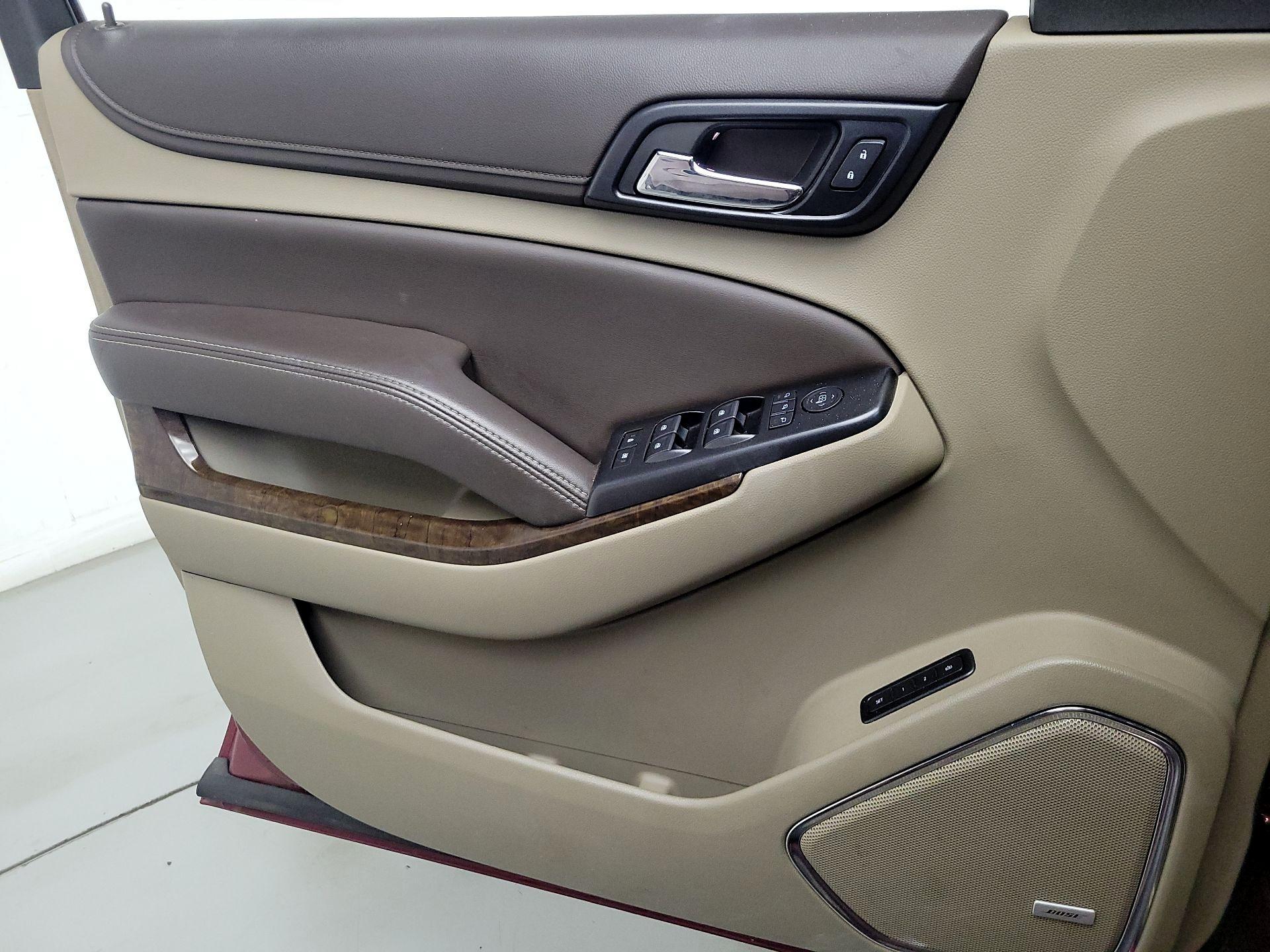 Thumbnail: 2019 Chevrolet Suburban - 12