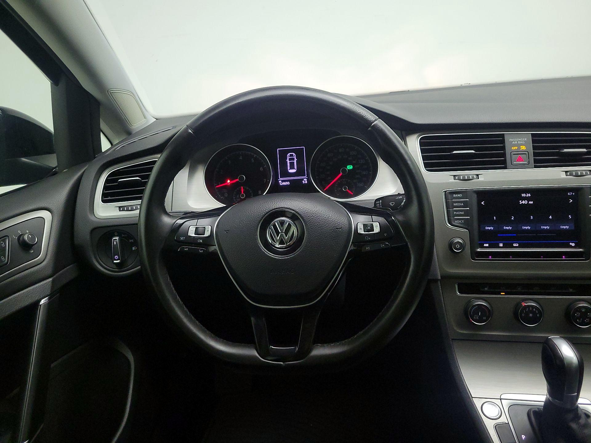 Thumbnail: 2017 Volkswagen Golf - 10