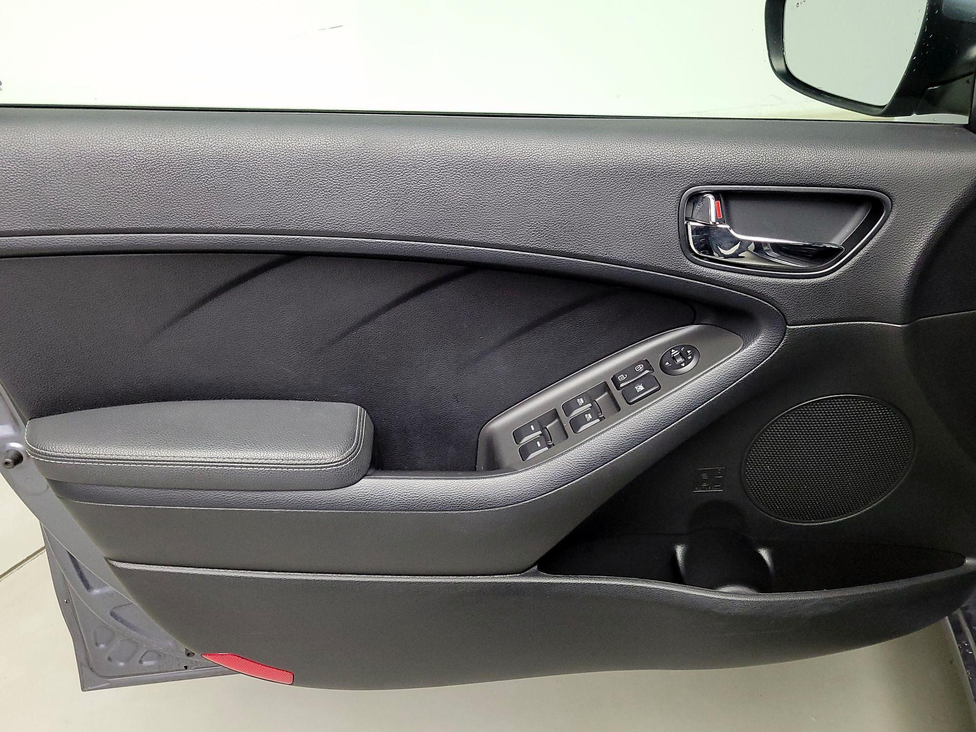 Thumbnail: 2018 Kia Forte - 12