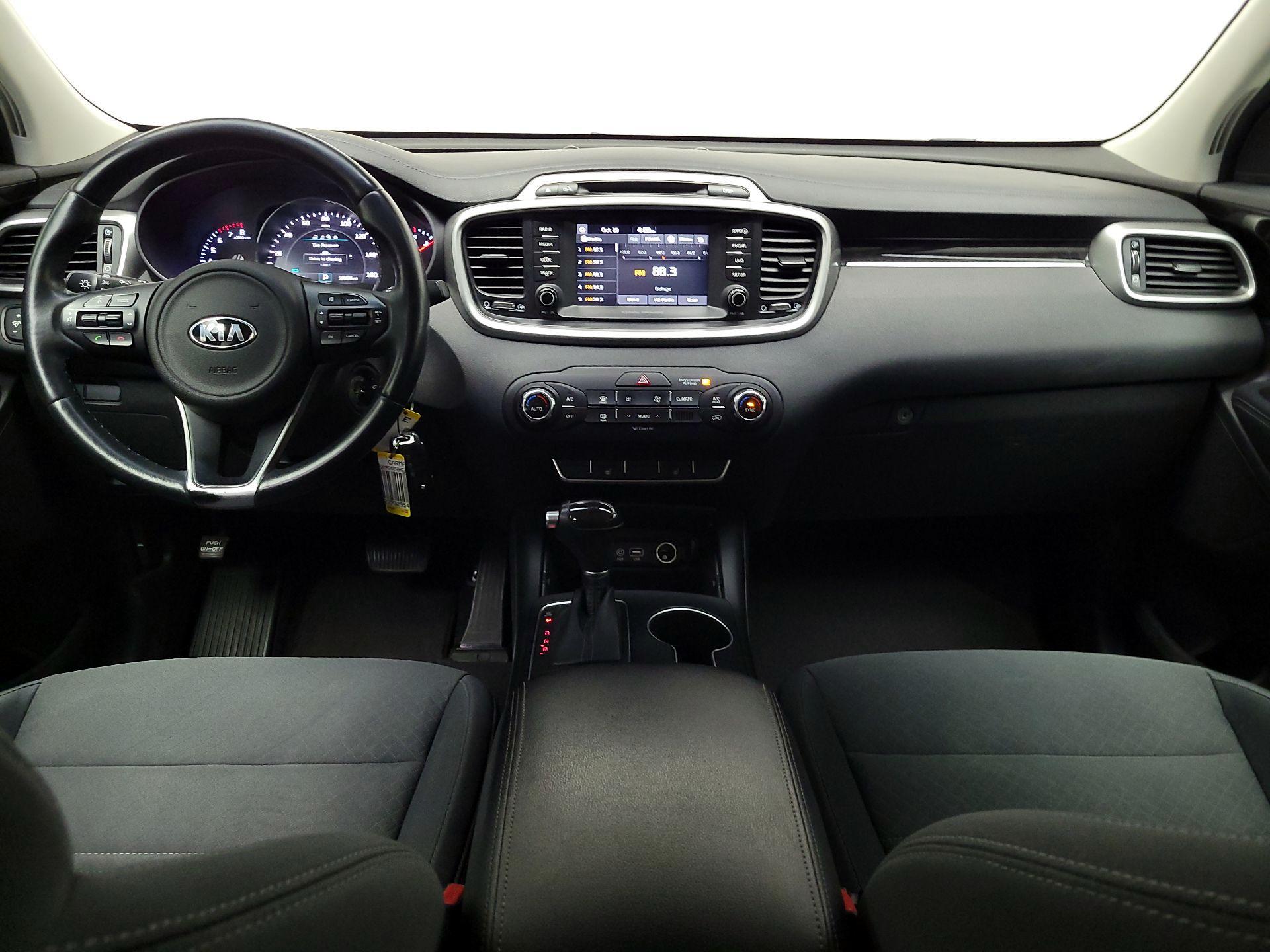 Thumbnail: 2017 Kia Sorento - 9