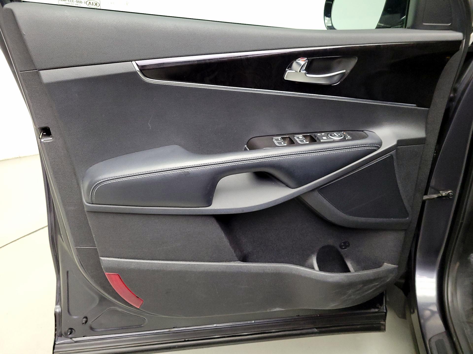 Thumbnail: 2017 Kia Sorento - 12