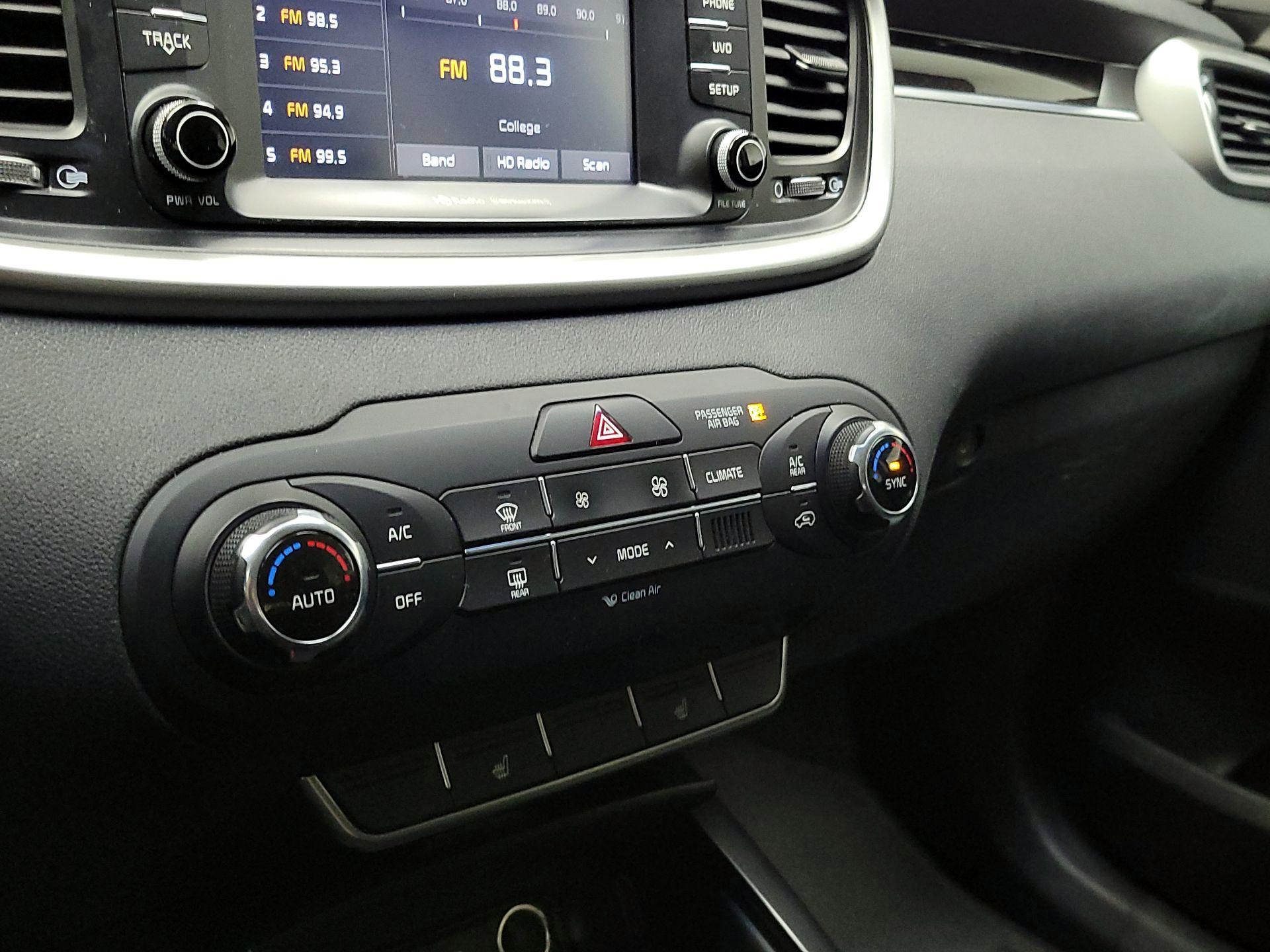 Thumbnail: 2017 Kia Sorento - 16