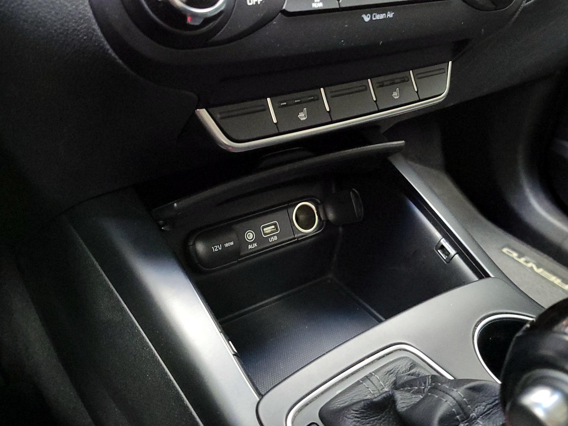 Thumbnail: 2017 Kia Sorento - 18