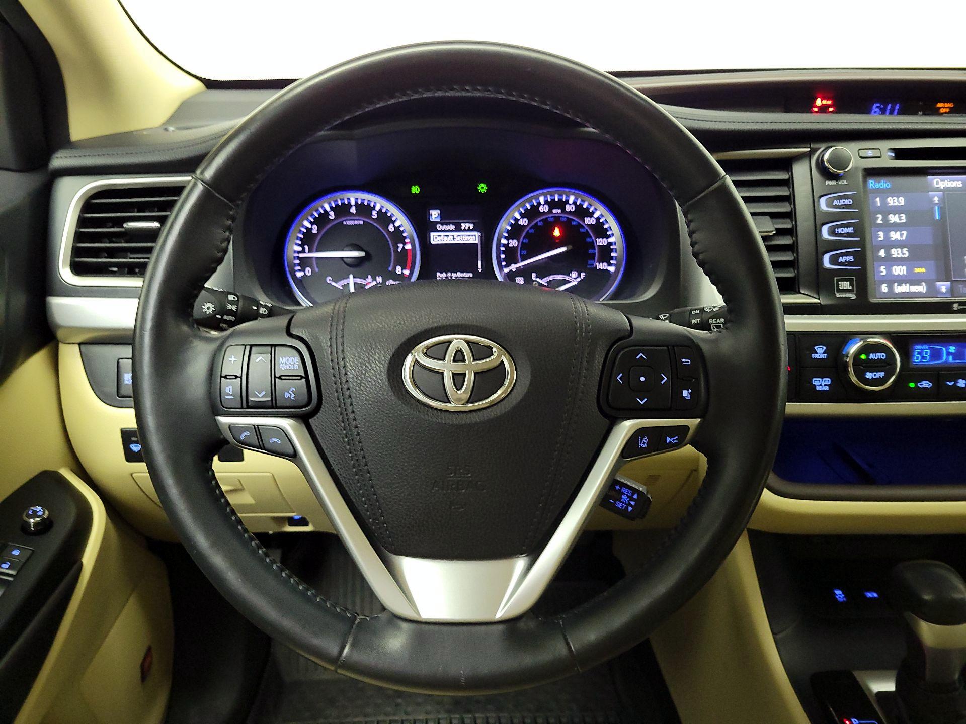 Thumbnail: 2017 Toyota Highlander - 10