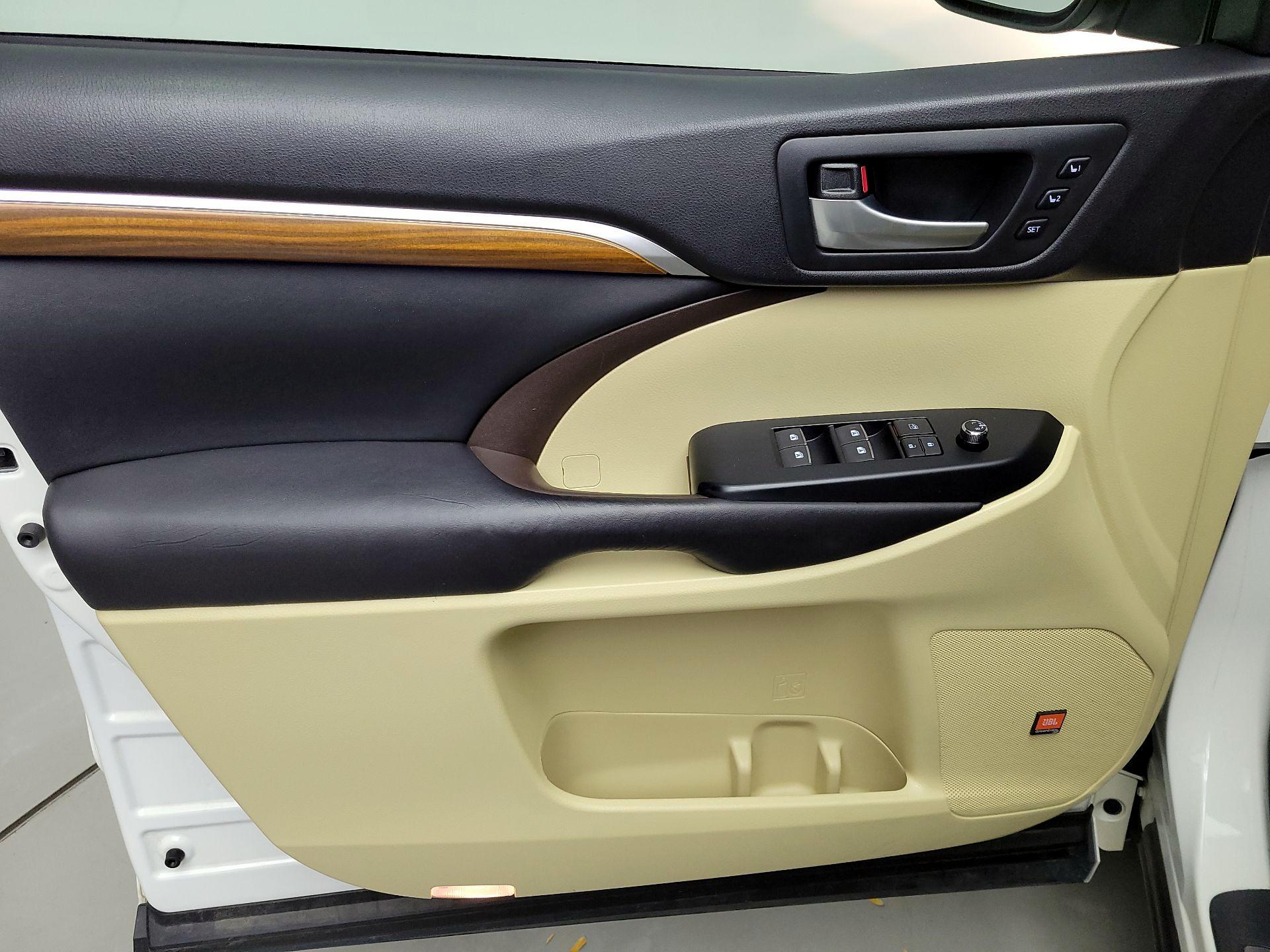 Thumbnail: 2017 Toyota Highlander - 12
