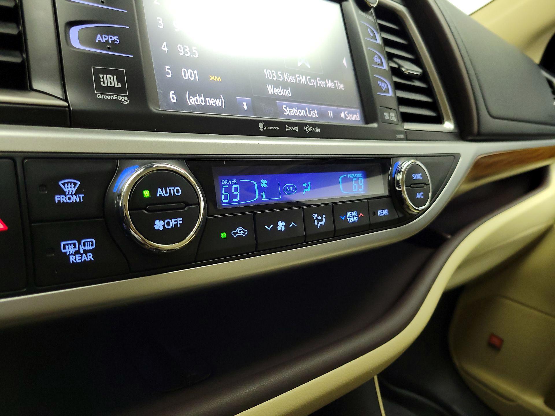Thumbnail: 2017 Toyota Highlander - 17
