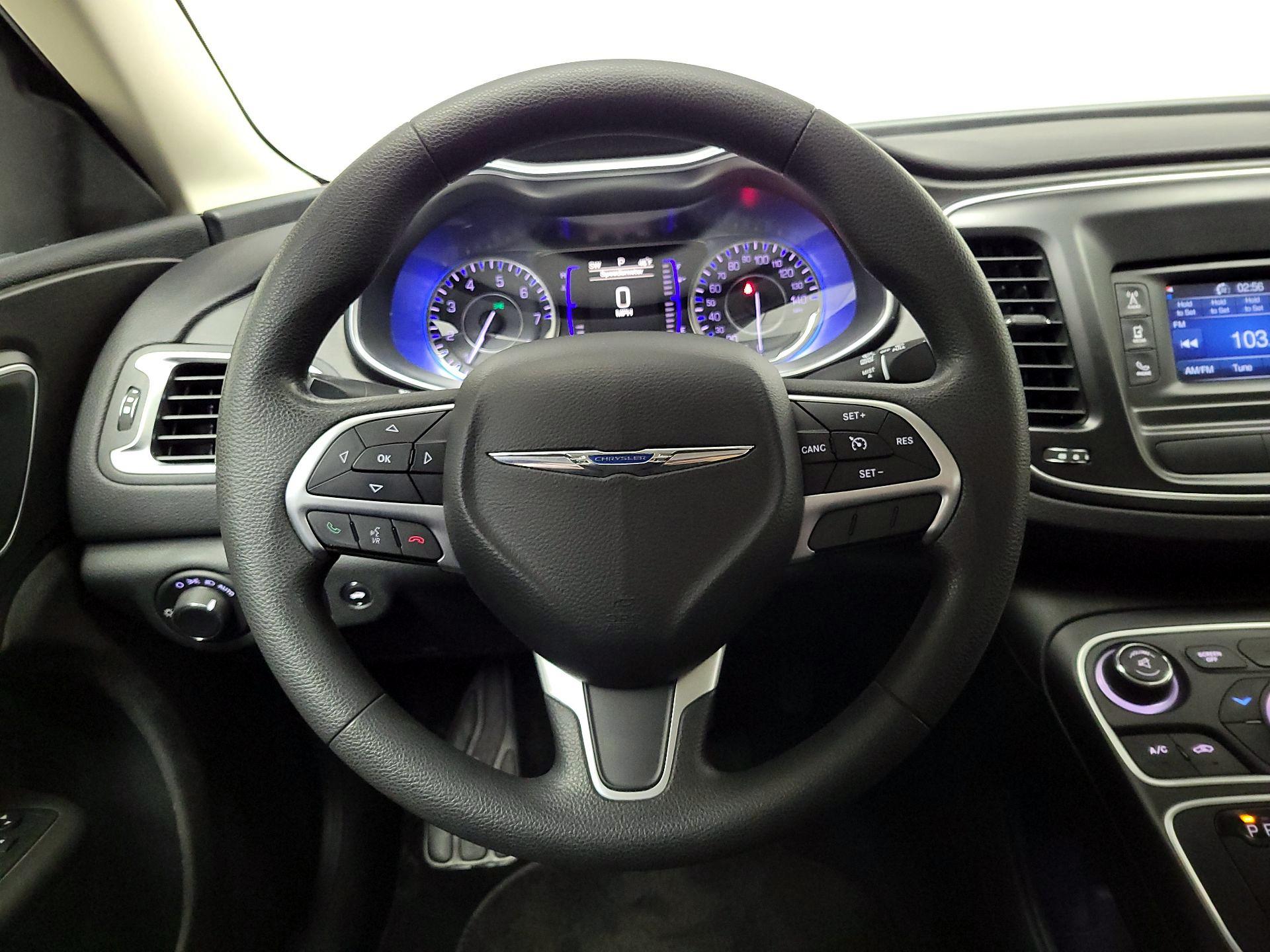 Thumbnail: 2016 Chrysler 200 - 10