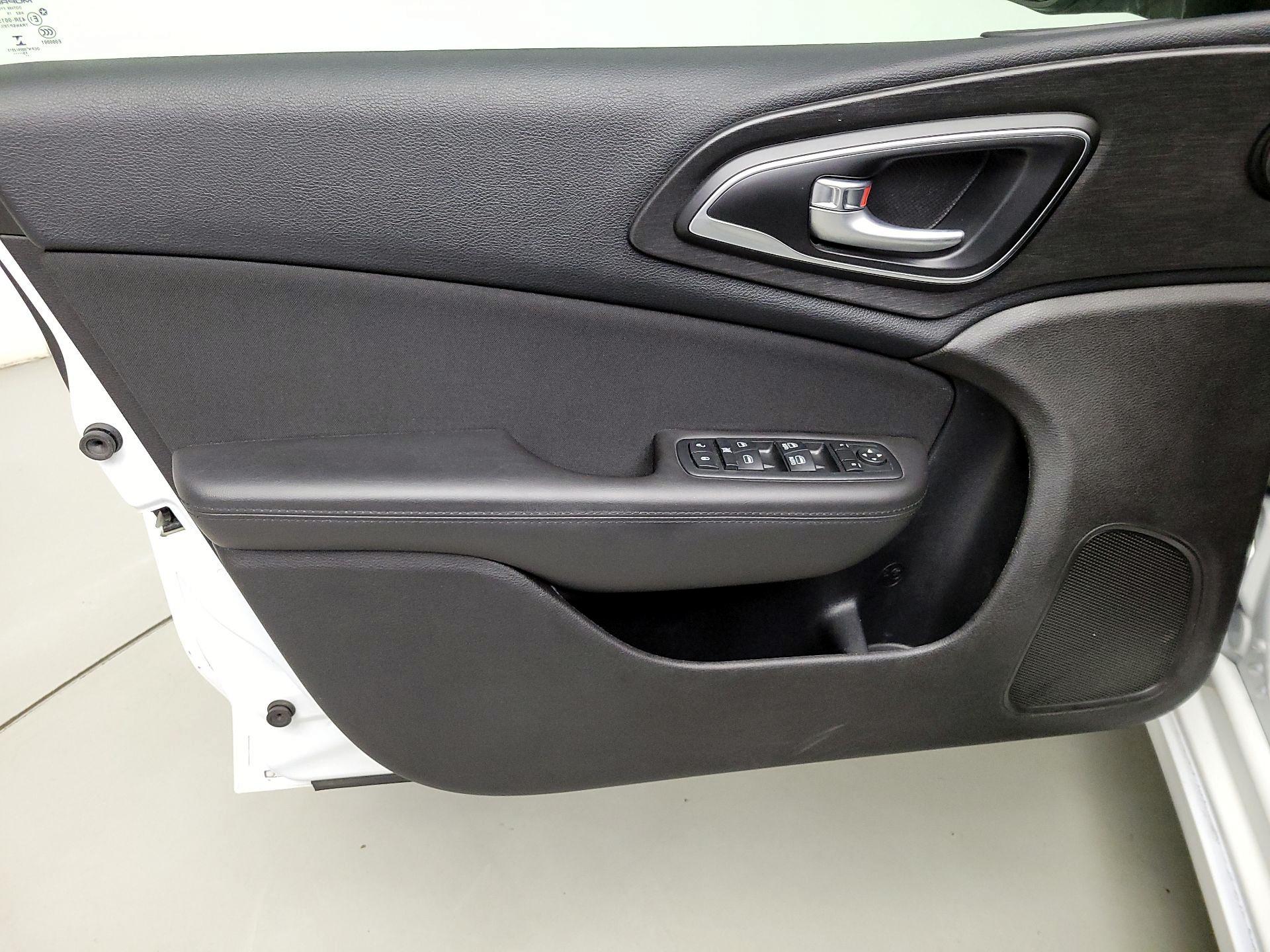 Thumbnail: 2016 Chrysler 200 - 12