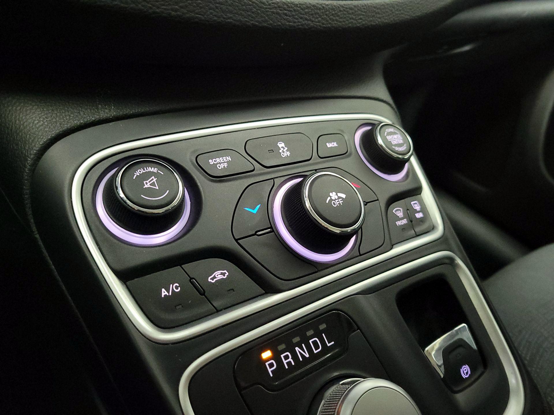 Thumbnail: 2016 Chrysler 200 - 16