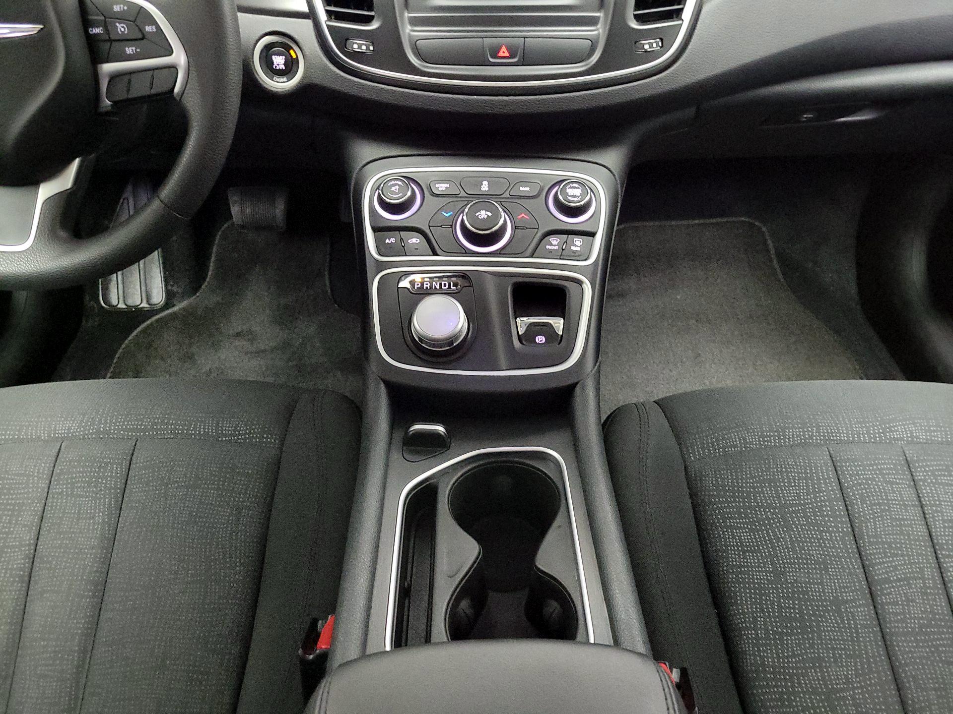 Thumbnail: 2016 Chrysler 200 - 17