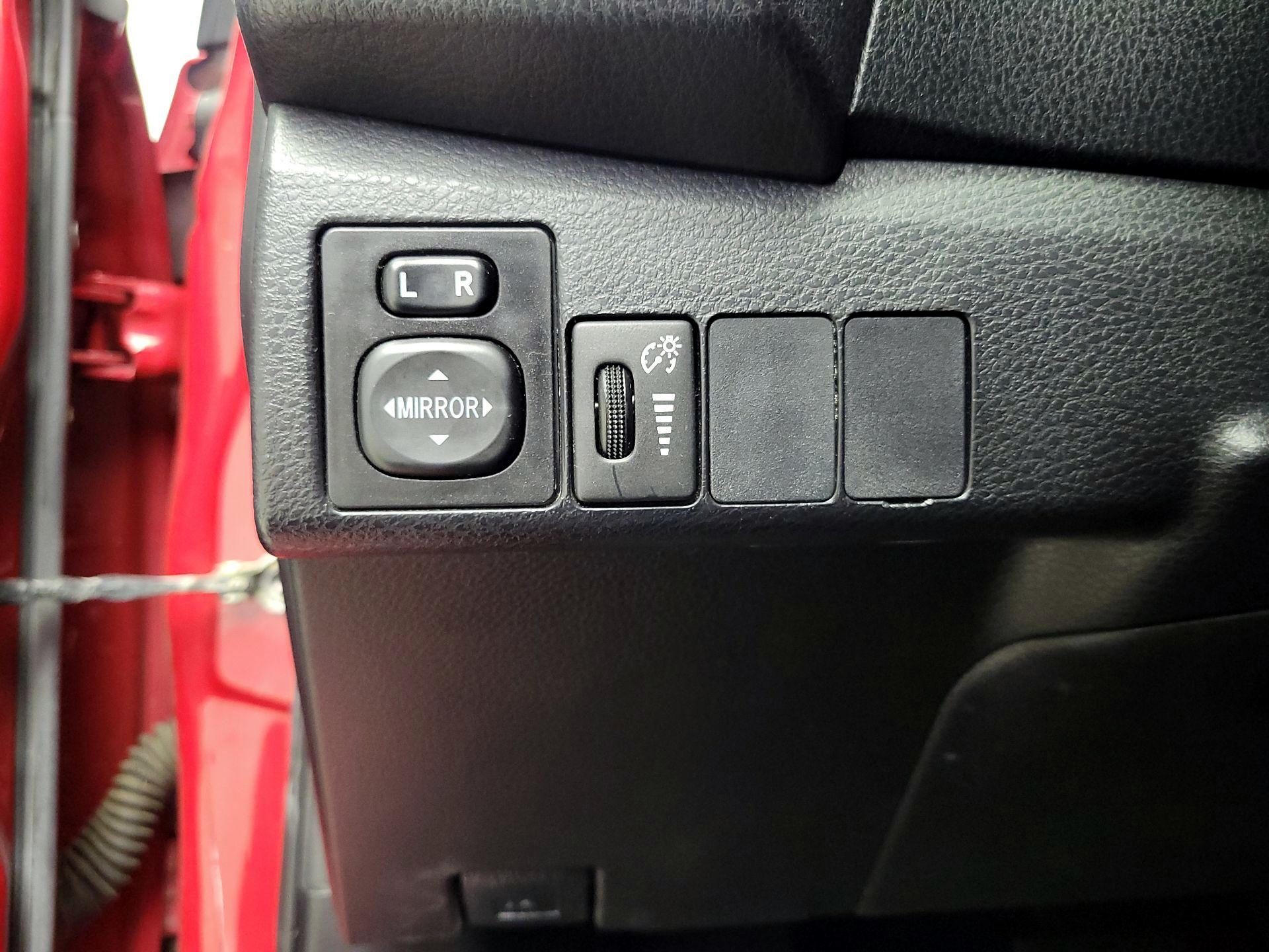 Thumbnail: 2014 Toyota Corolla - 13