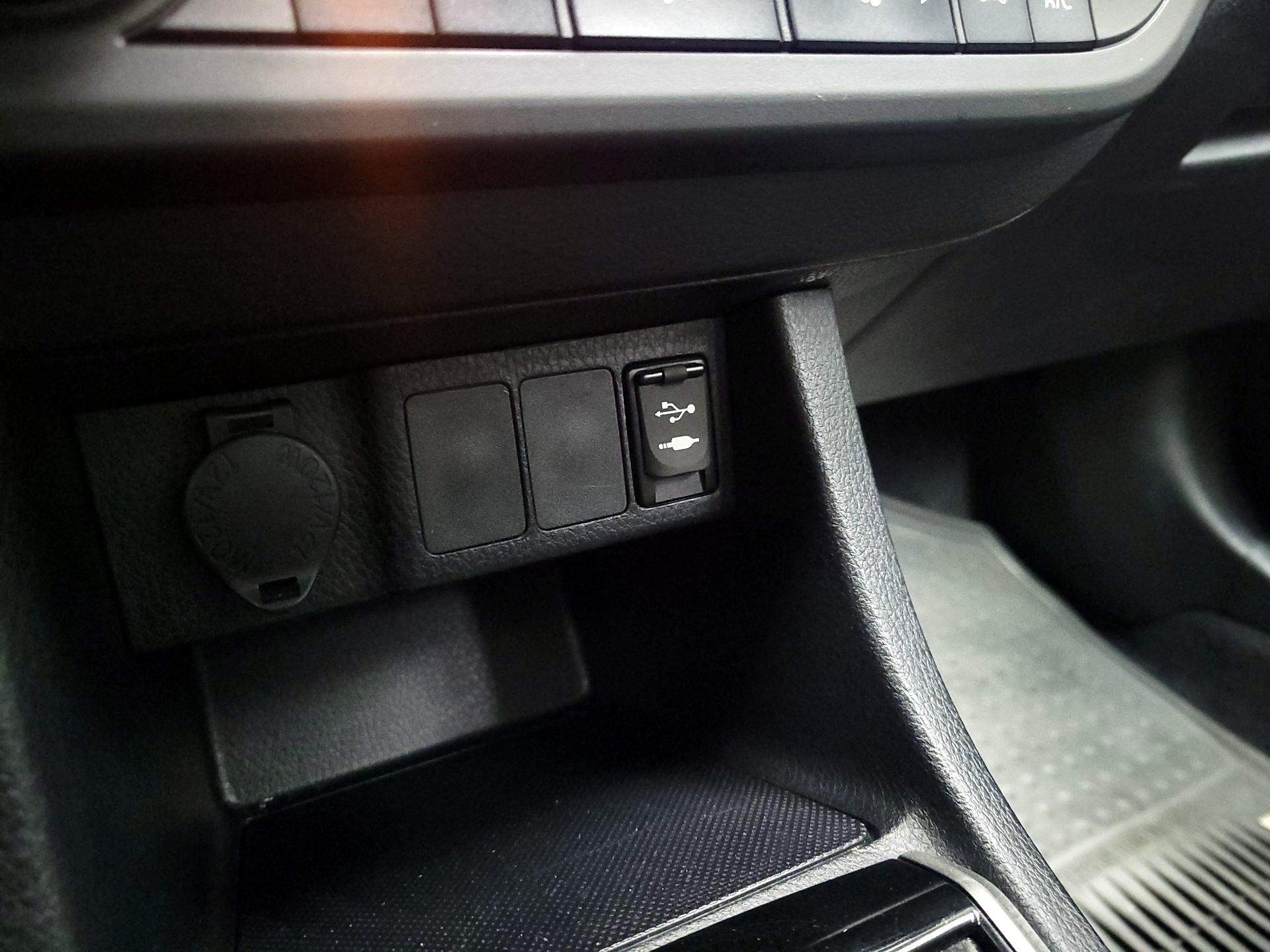 Thumbnail: 2014 Toyota Corolla - 18