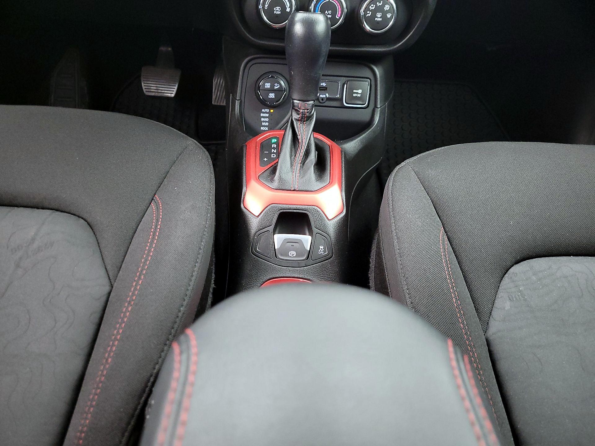 Thumbnail: 2016 Jeep Renegade - 18