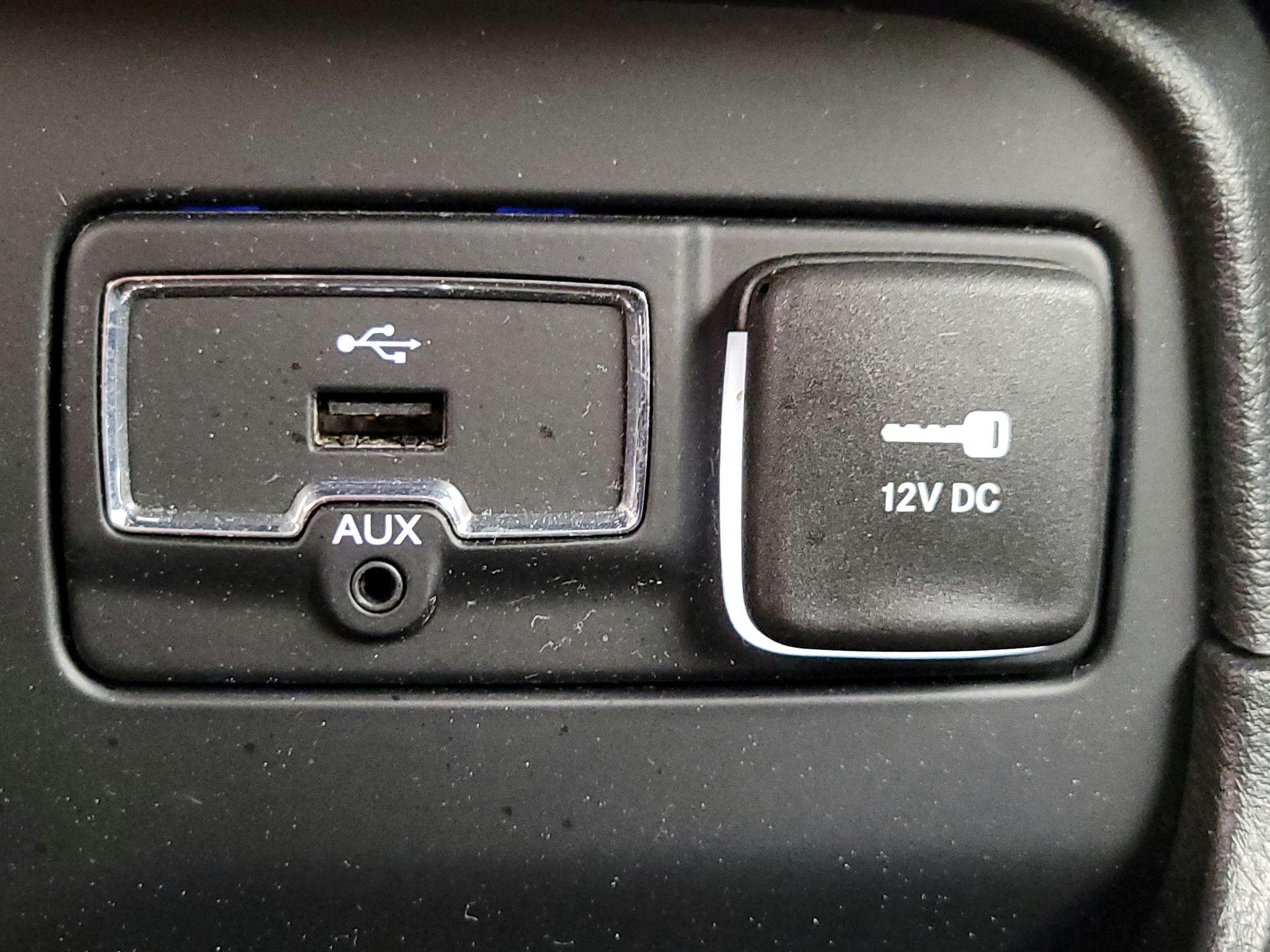 Thumbnail: 2016 Jeep Renegade - 19