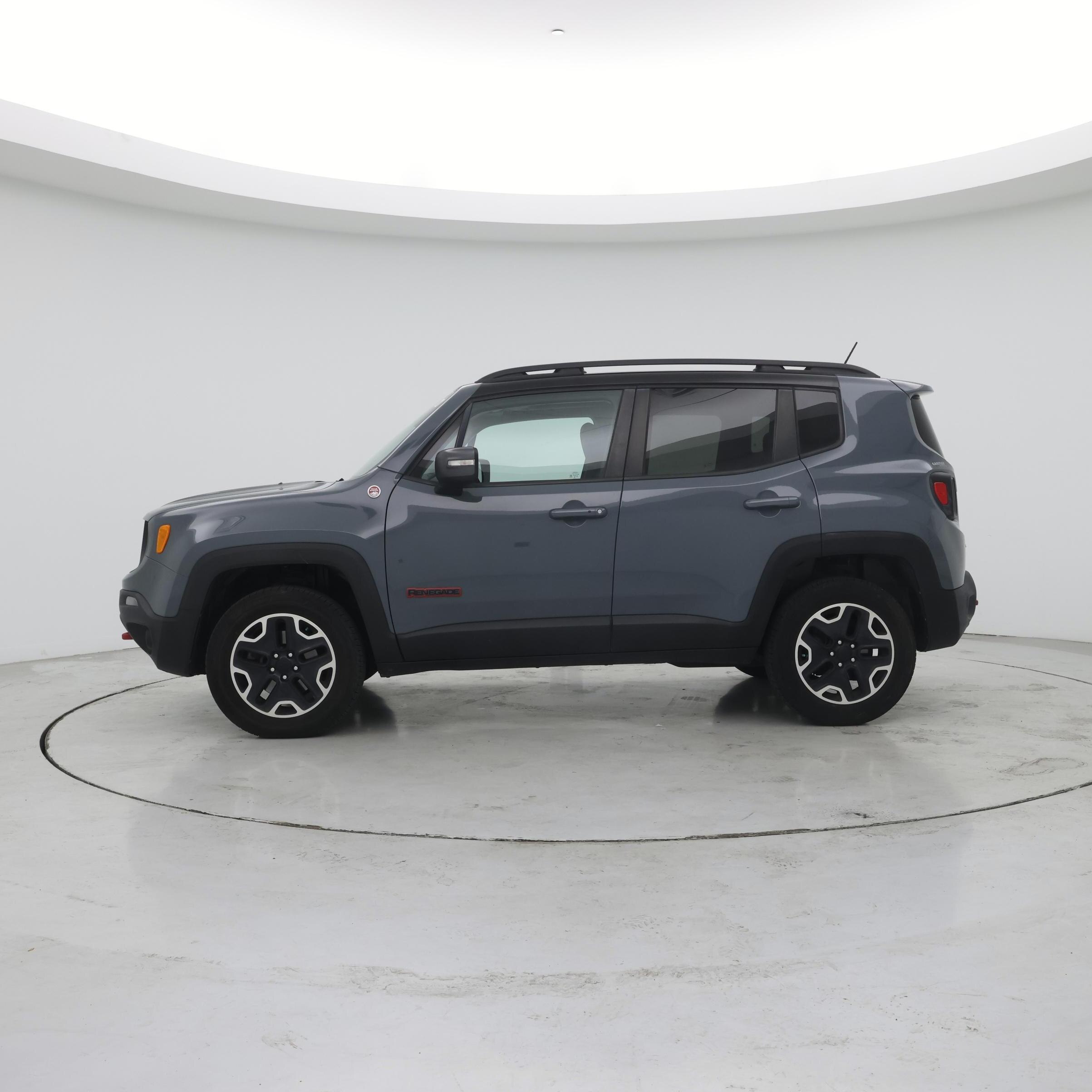 Thumbnail: 2016 Jeep Renegade - 3