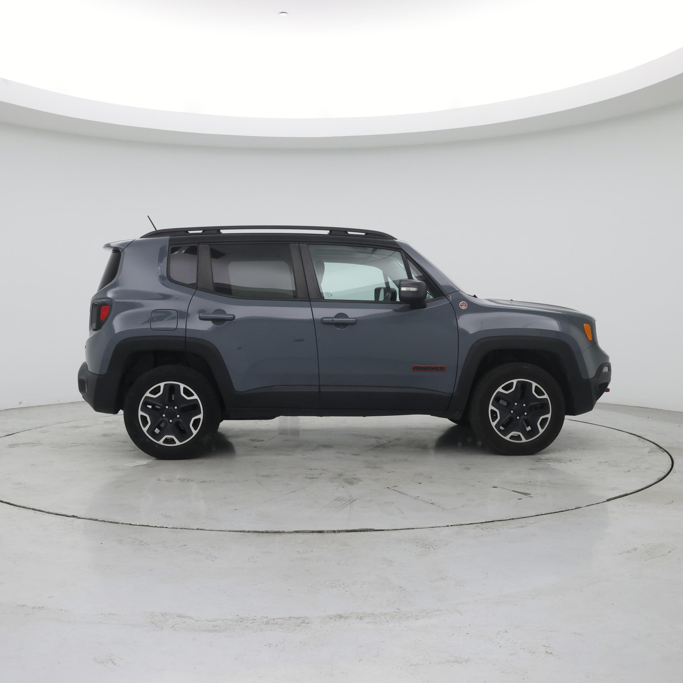 Thumbnail: 2016 Jeep Renegade - 7