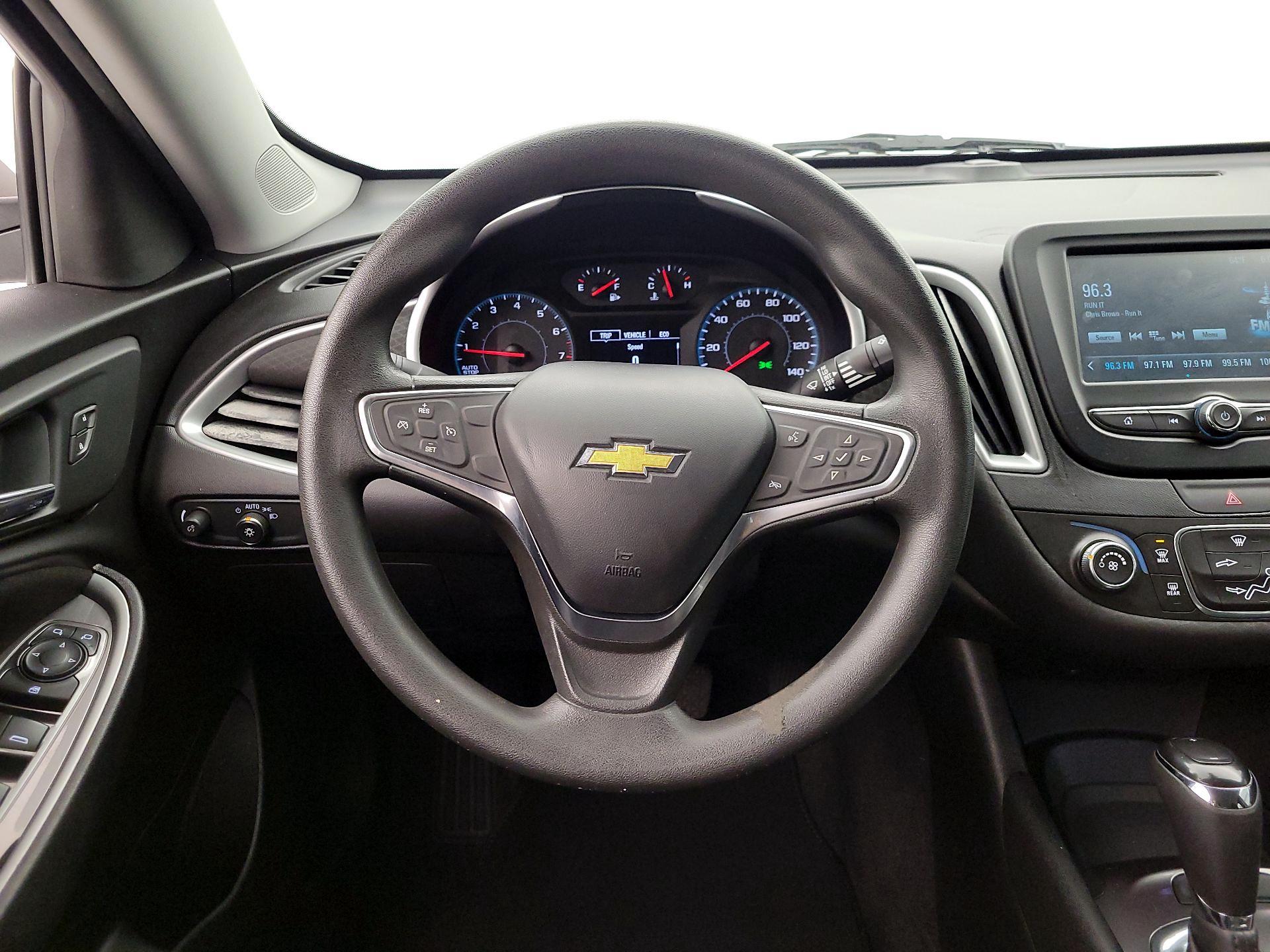 Thumbnail: 2018 Chevrolet Malibu - 10