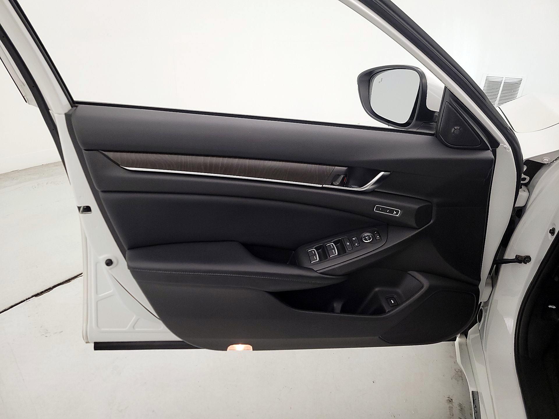 Thumbnail: 2018 Honda Accord - 12