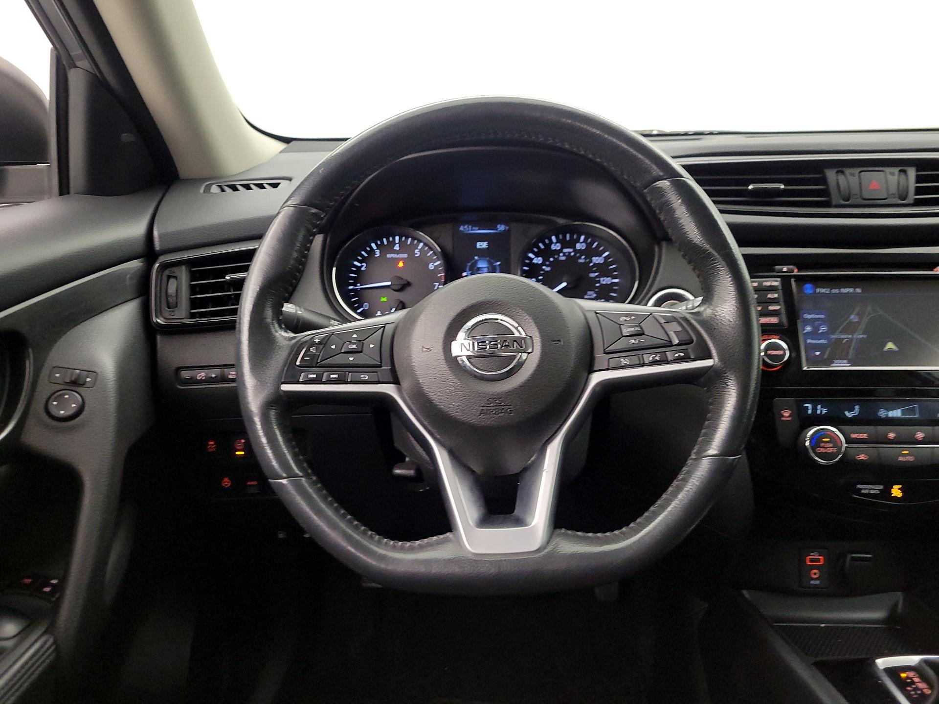 Thumbnail: 2017 Nissan Rogue - 10