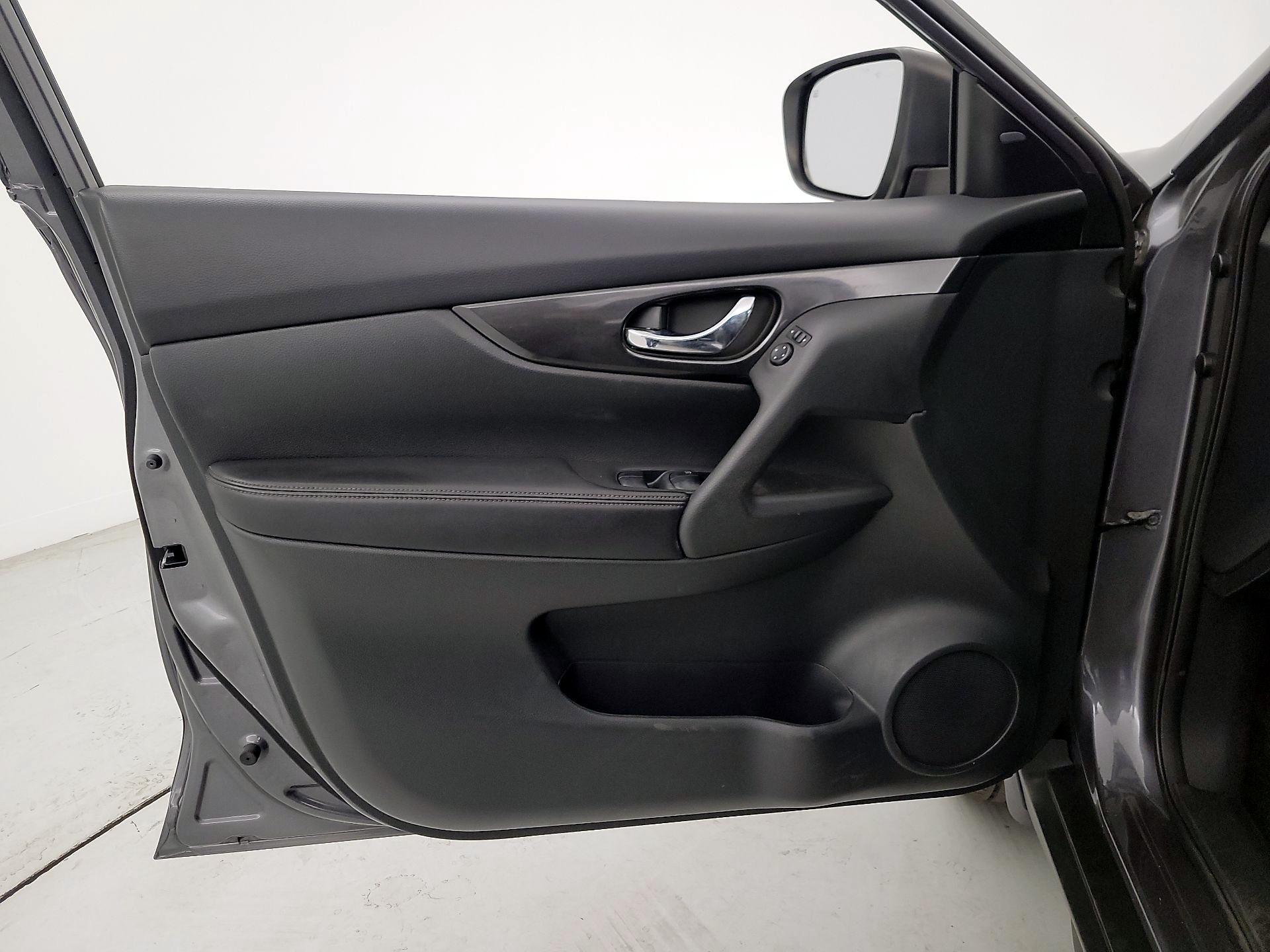 Thumbnail: 2017 Nissan Rogue - 12