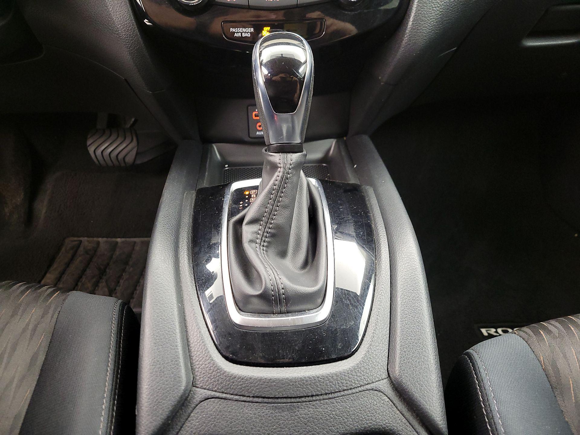 Thumbnail: 2017 Nissan Rogue - 18