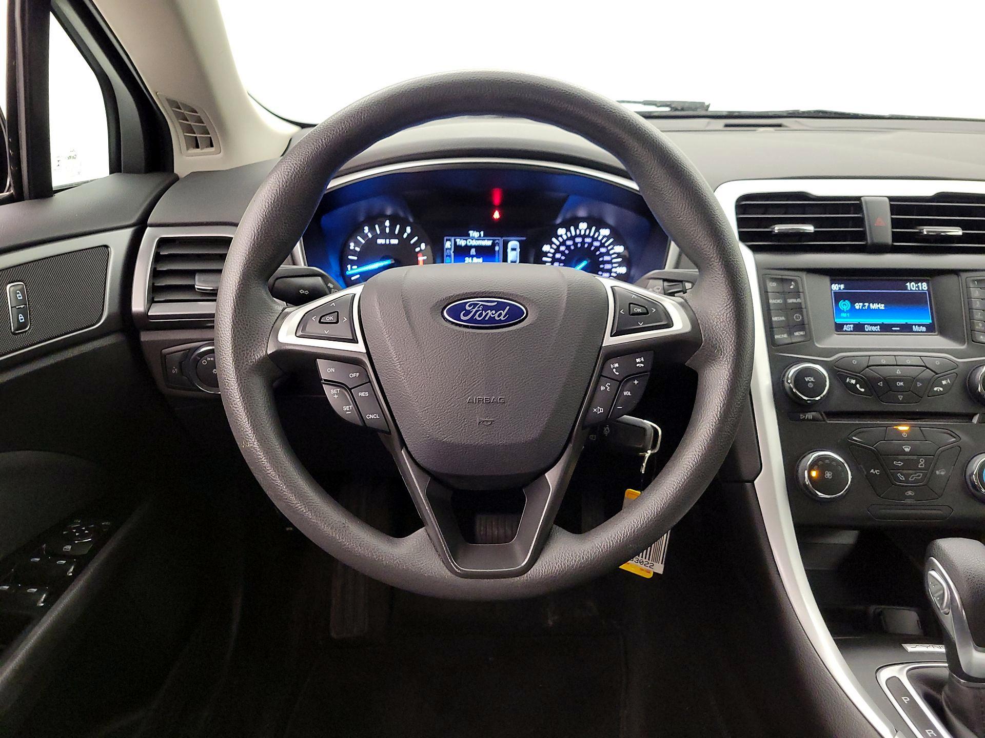 Thumbnail: 2016 Ford Fusion - 10