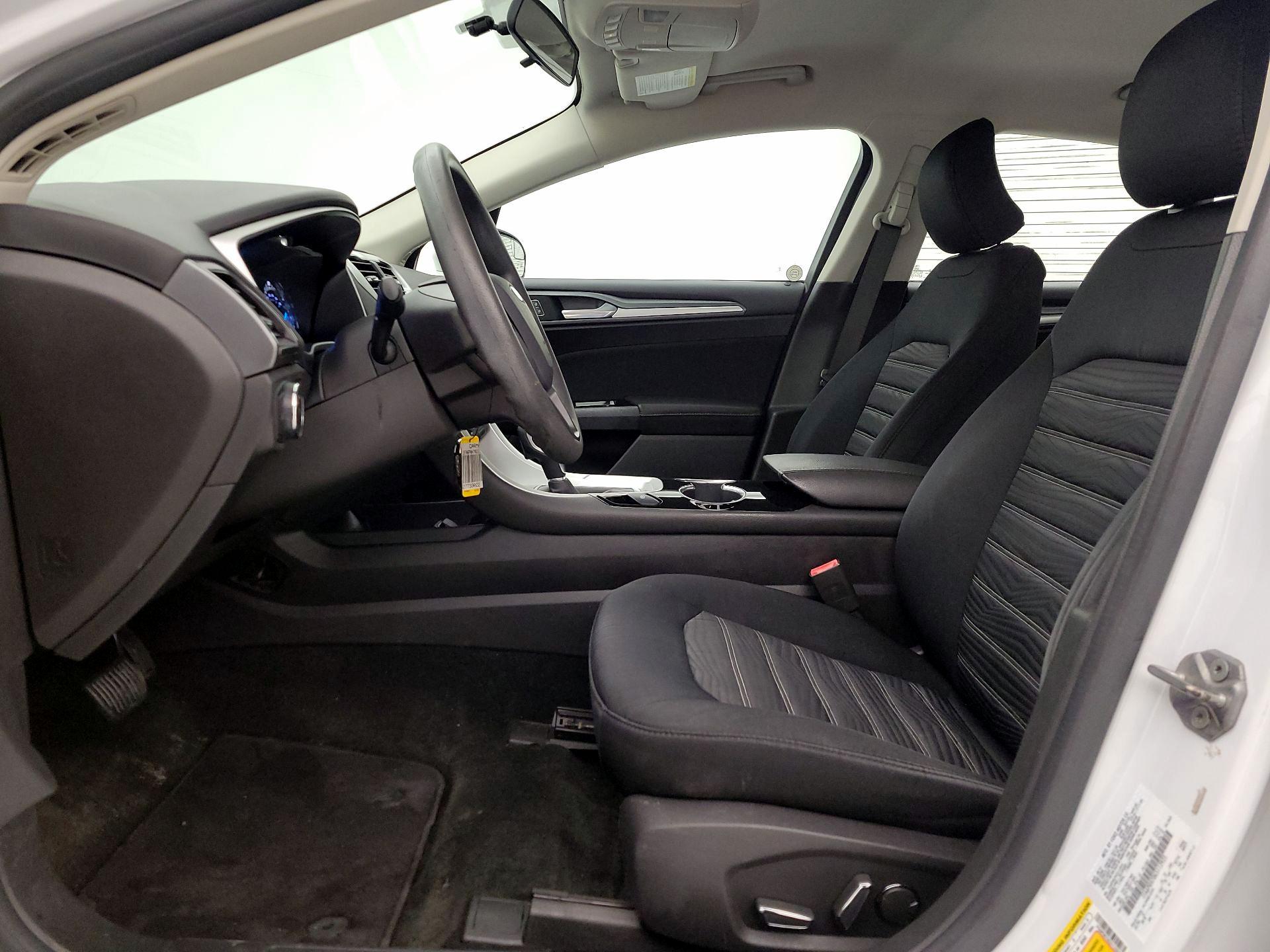 Thumbnail: 2016 Ford Fusion - 11