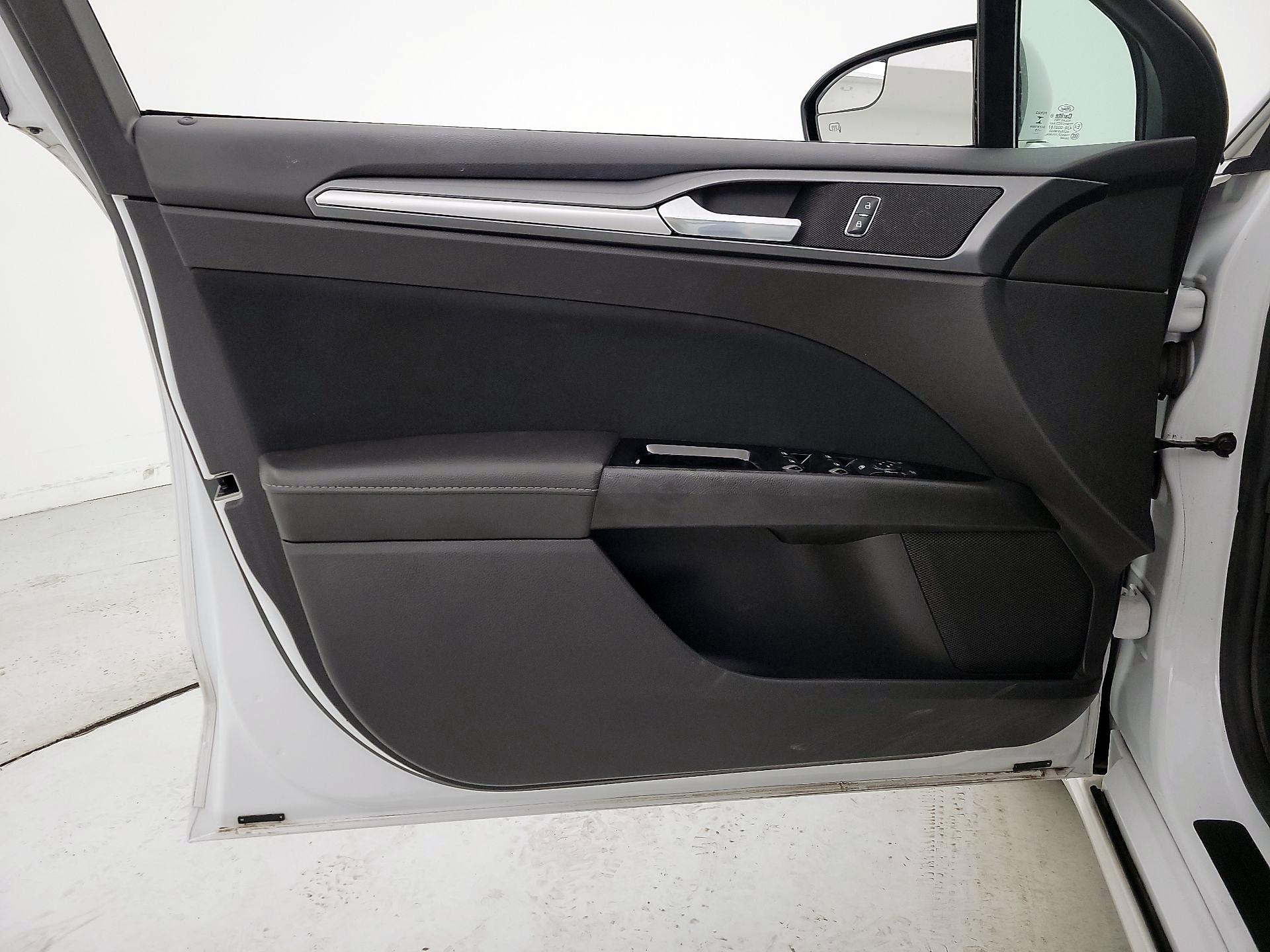 Thumbnail: 2016 Ford Fusion - 12