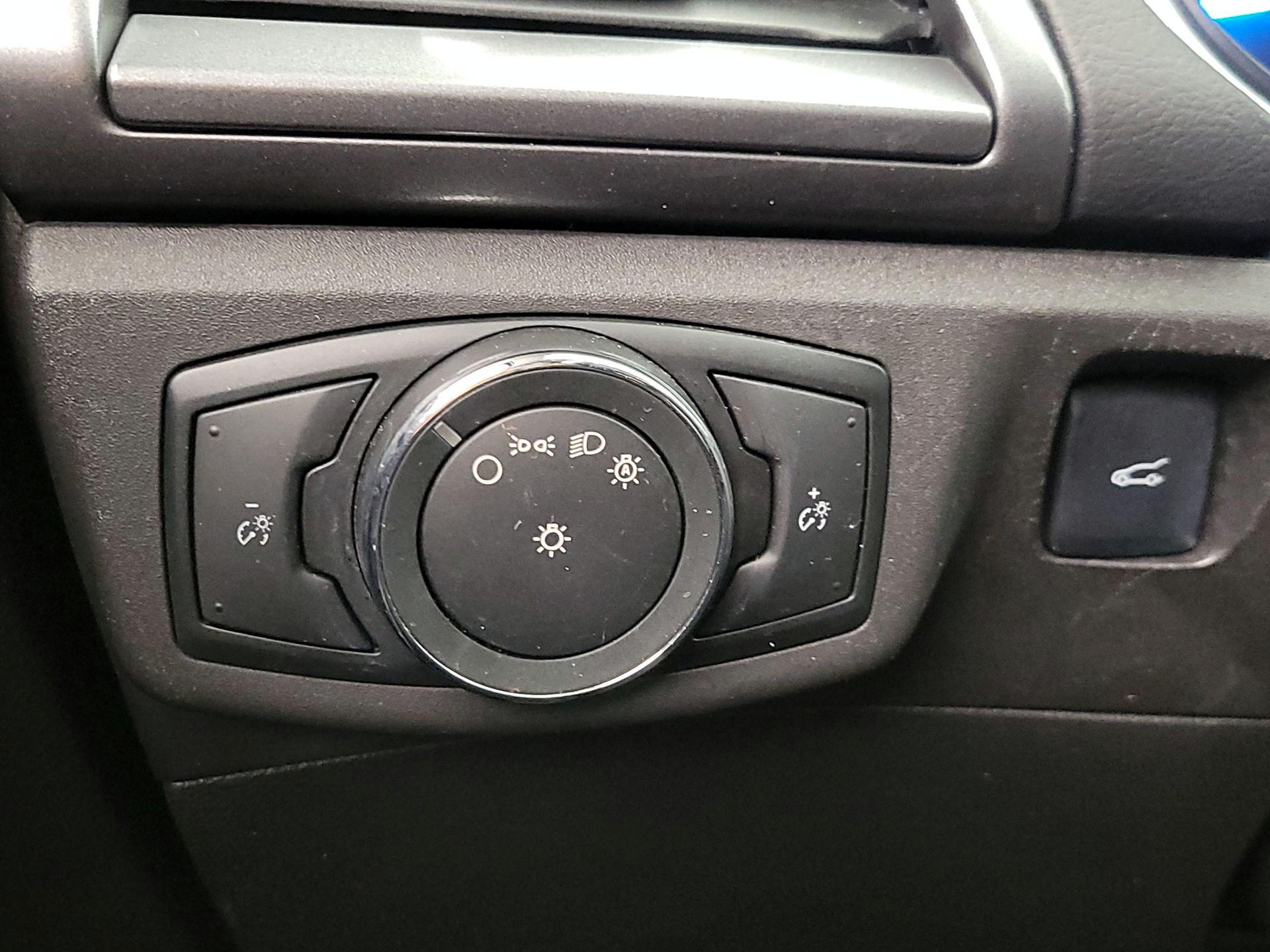 Thumbnail: 2016 Ford Fusion - 13