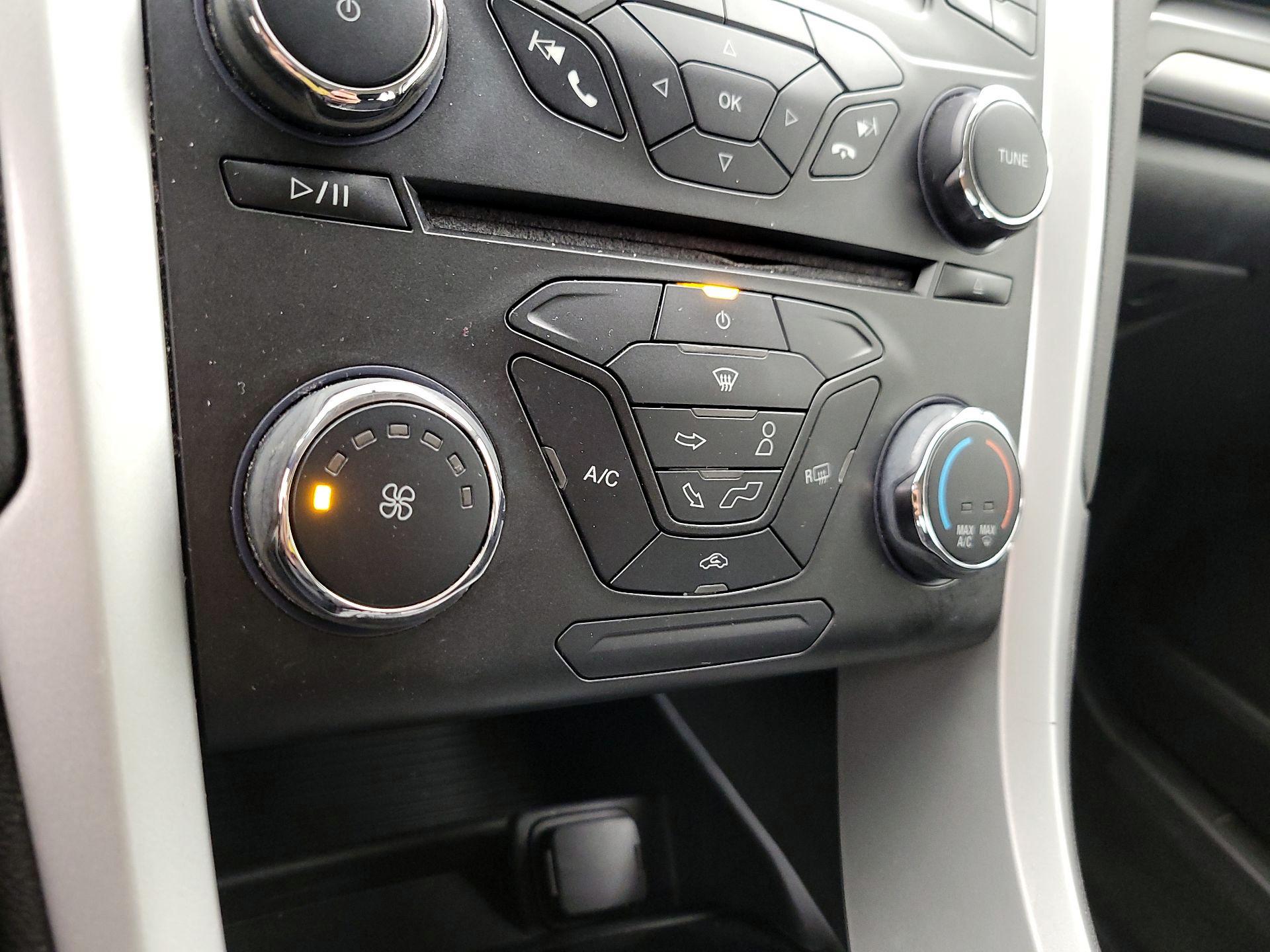 Thumbnail: 2016 Ford Fusion - 16