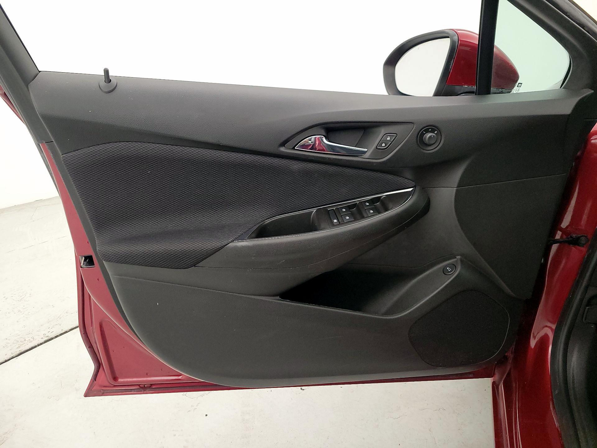 Thumbnail: 2017 Chevrolet Cruze - 12