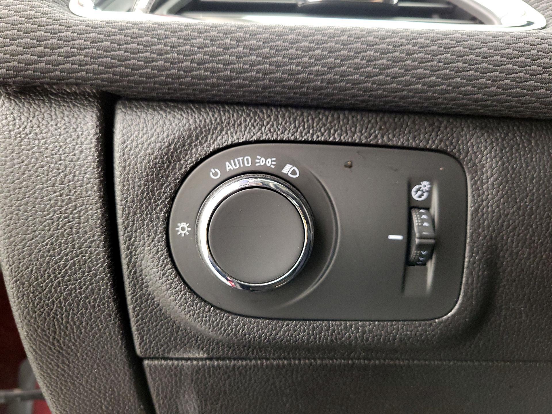 Thumbnail: 2017 Chevrolet Cruze - 13