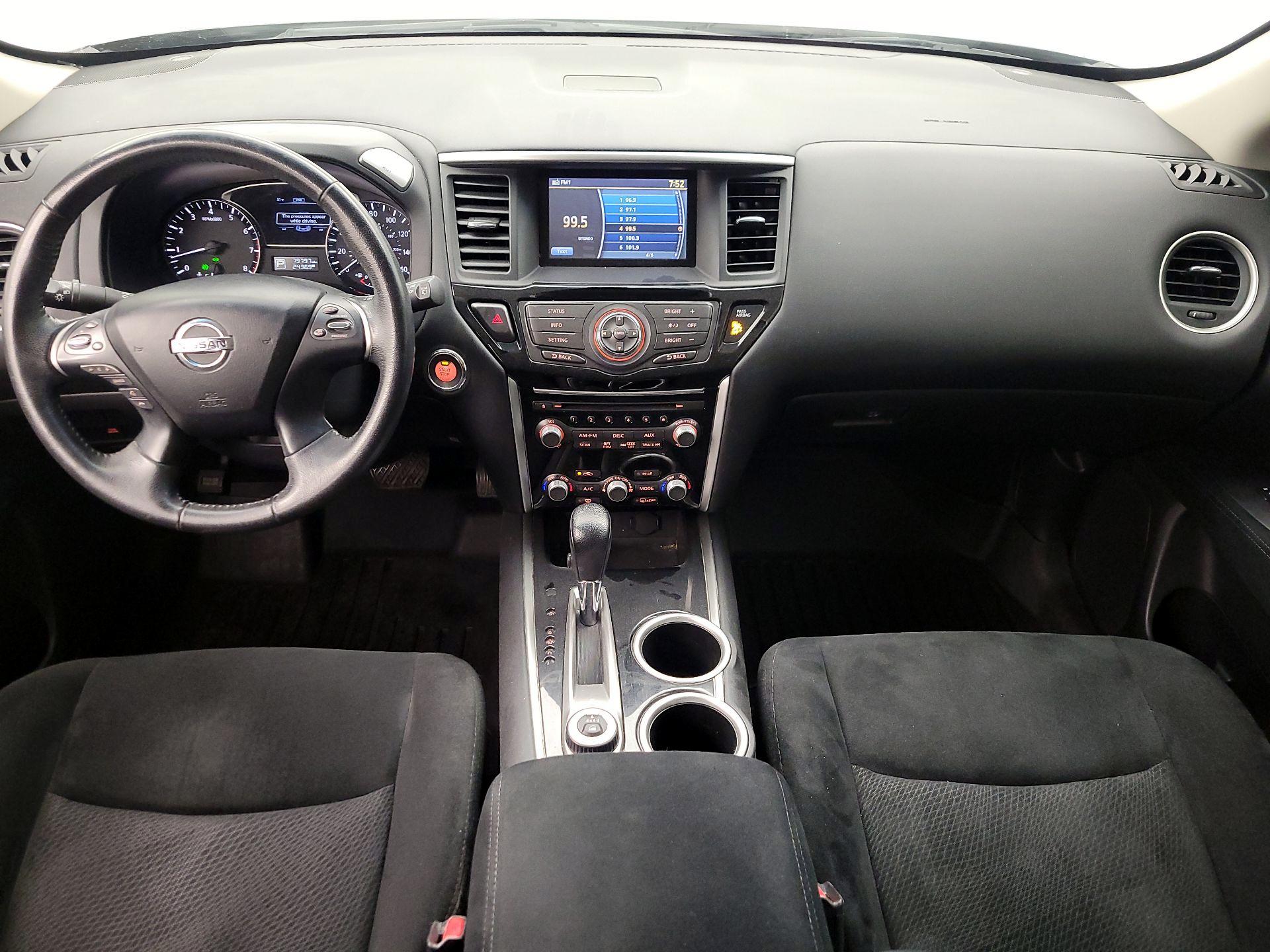 Thumbnail: 2015 Nissan Pathfinder - 9