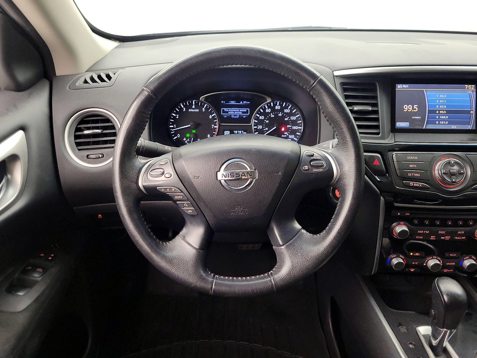 Thumbnail: 2015 Nissan Pathfinder - 10